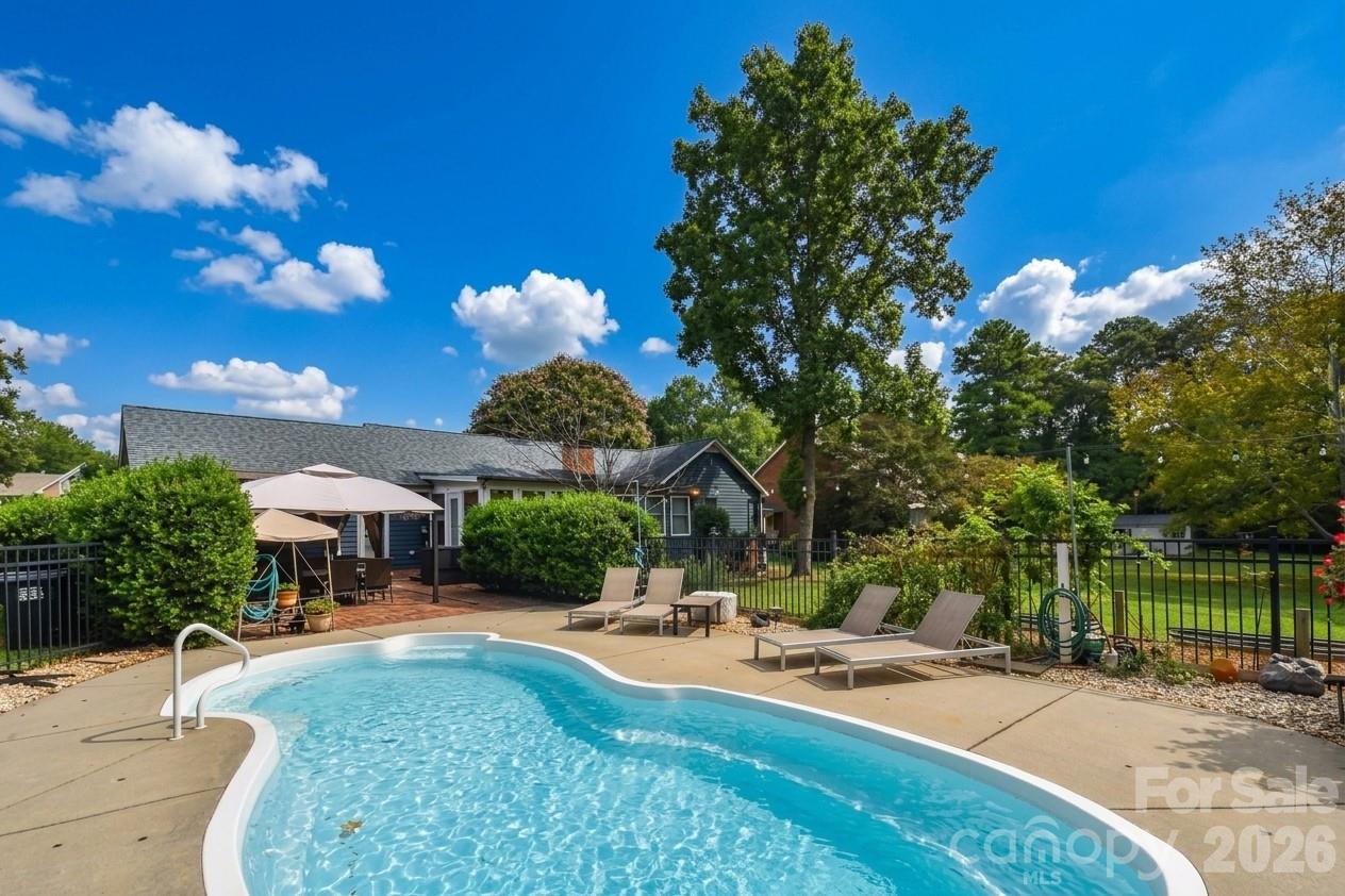 127 Fairway Drive Property Photo 2