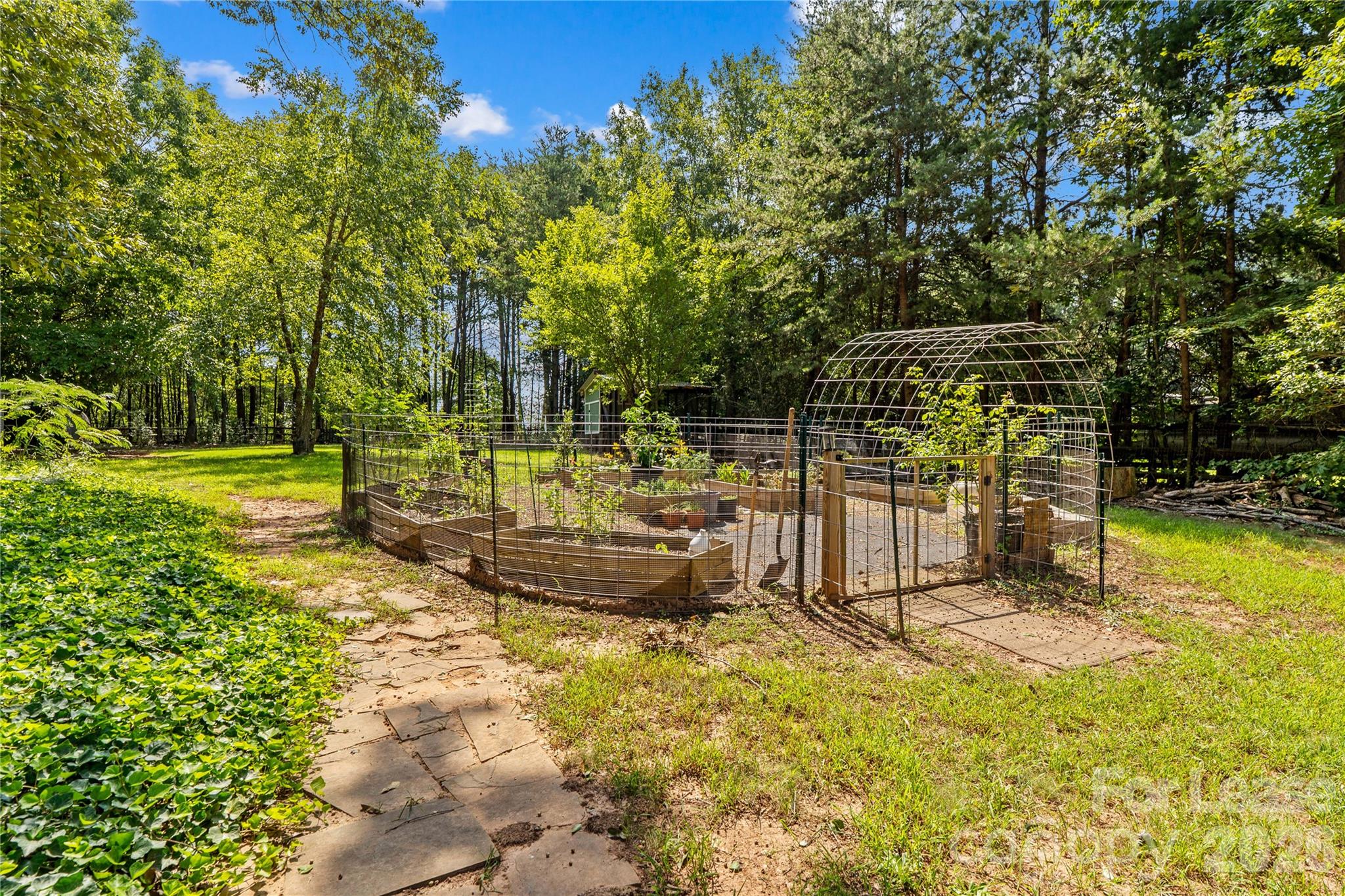 5020 Fox Hollow Drive Property Photo 19