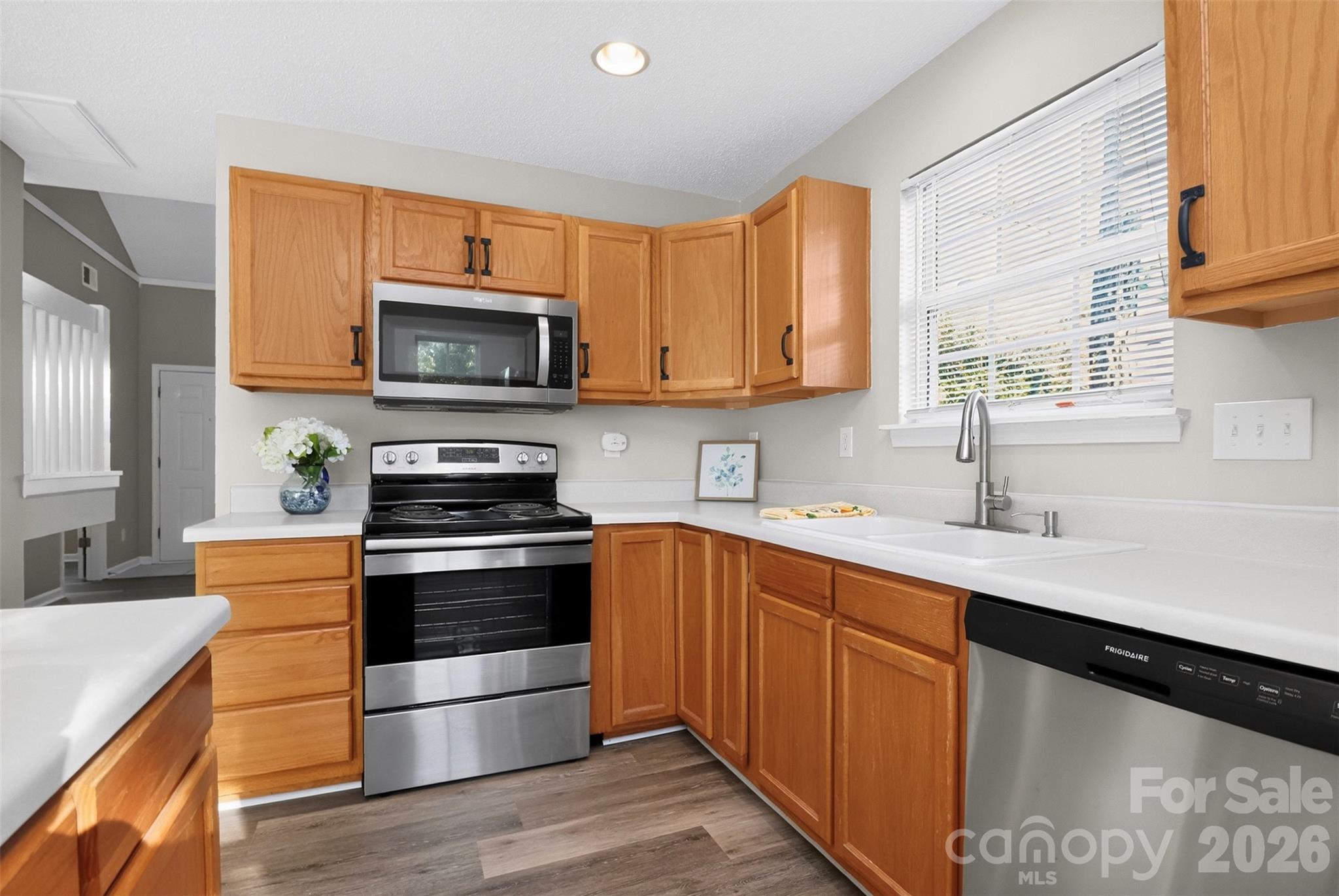 1712 Pergola Place Property Photo 12