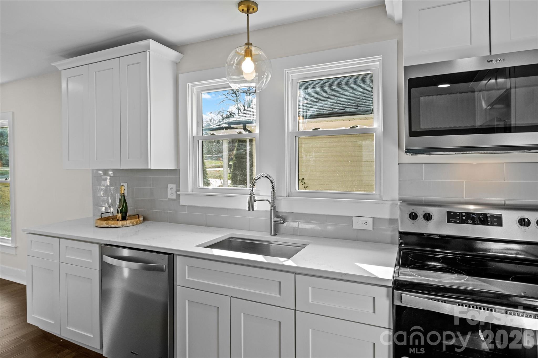 691 Gibson Drive Property Photo 10