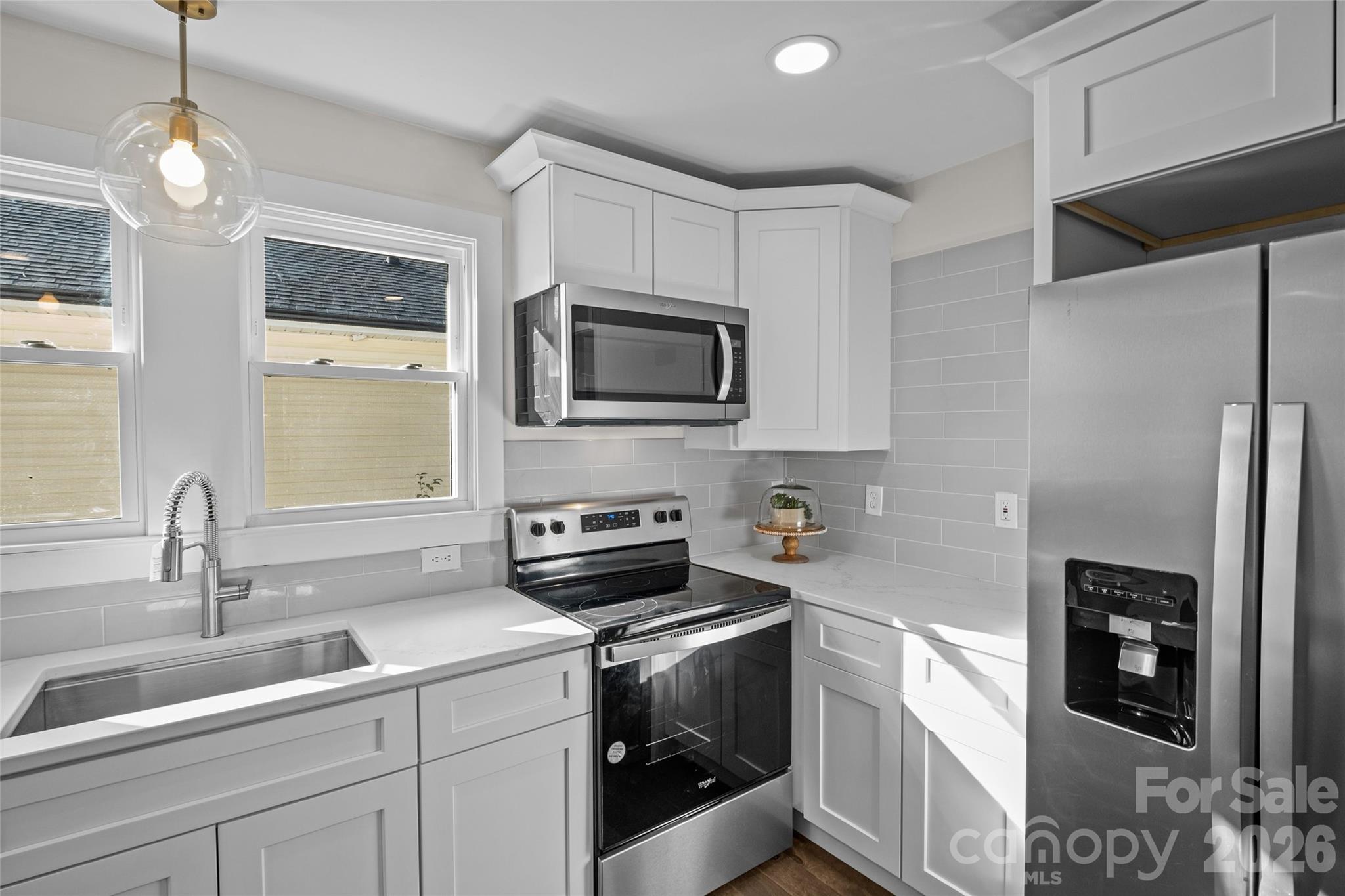 691 Gibson Drive Property Photo 11