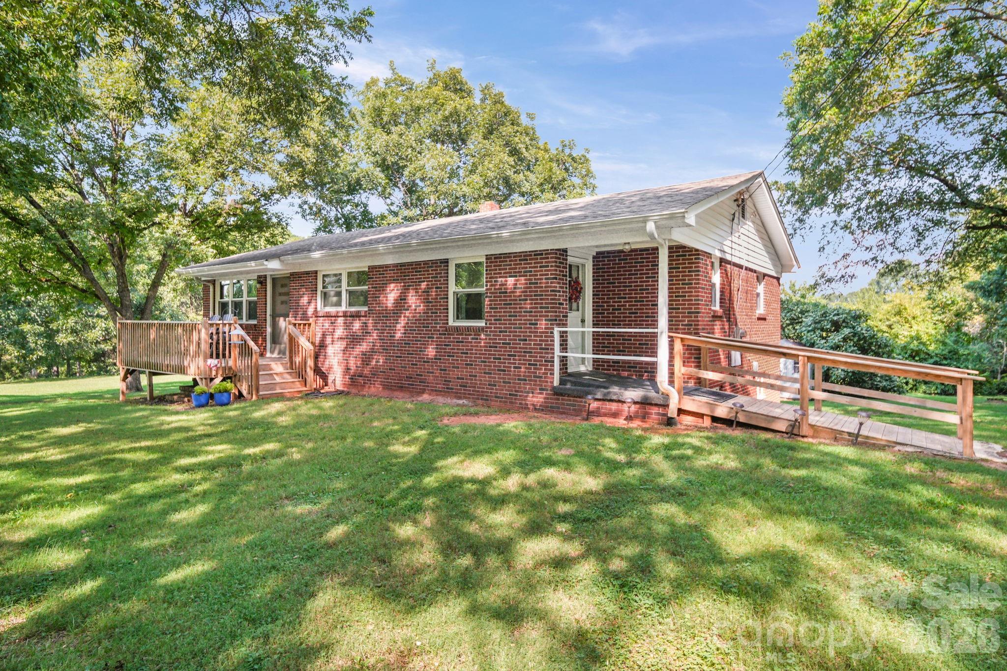 120 Kirkwood Drive Property Photo 1