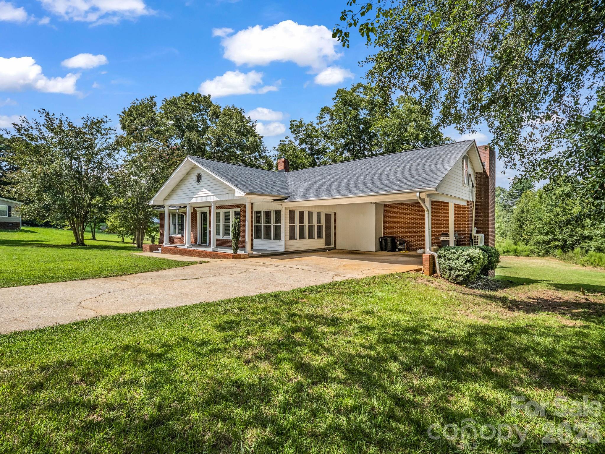 1544 Old Us 221a Highway Property Photo 3