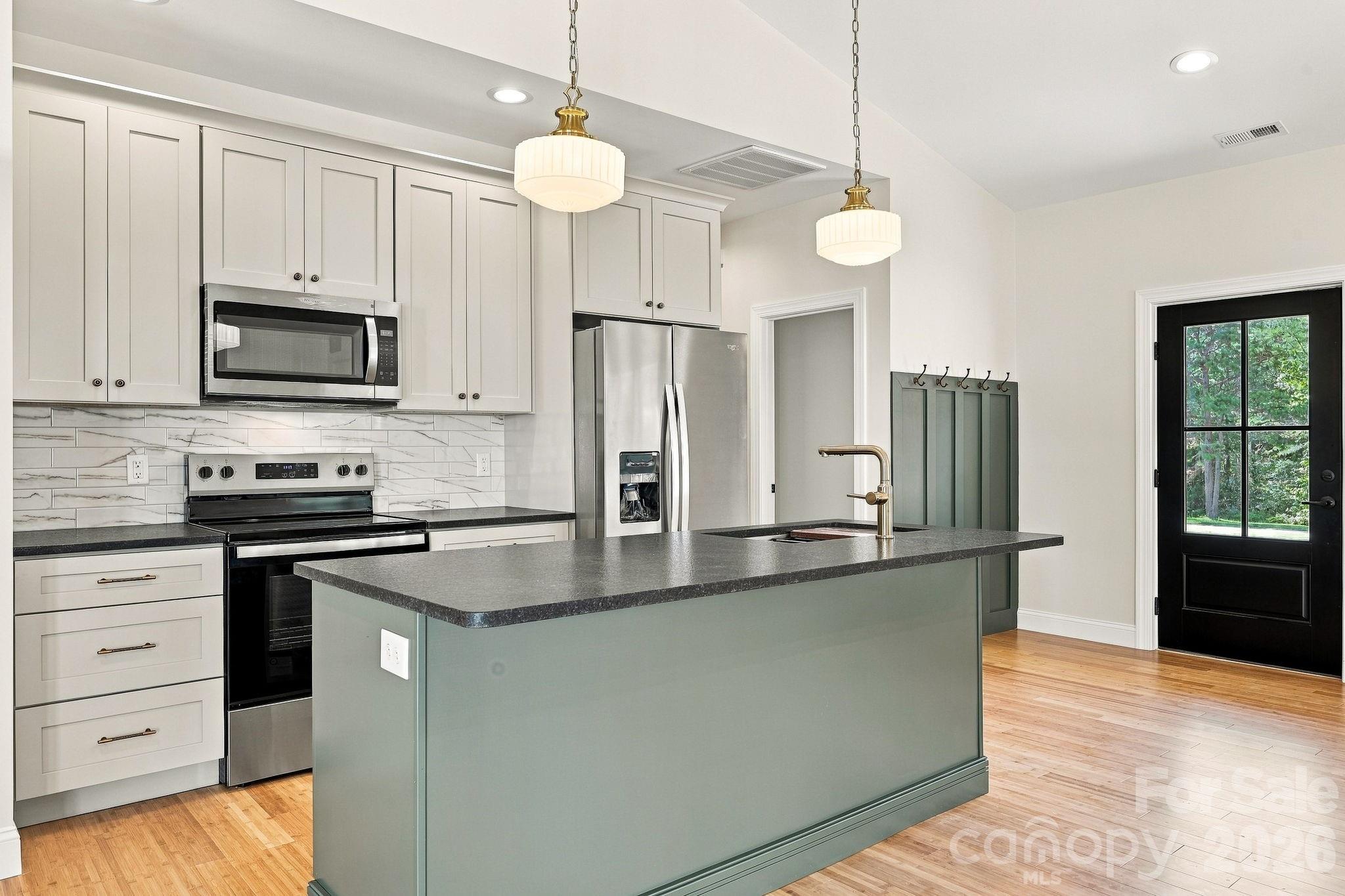 420 Old Wood Lane Property Photo 7