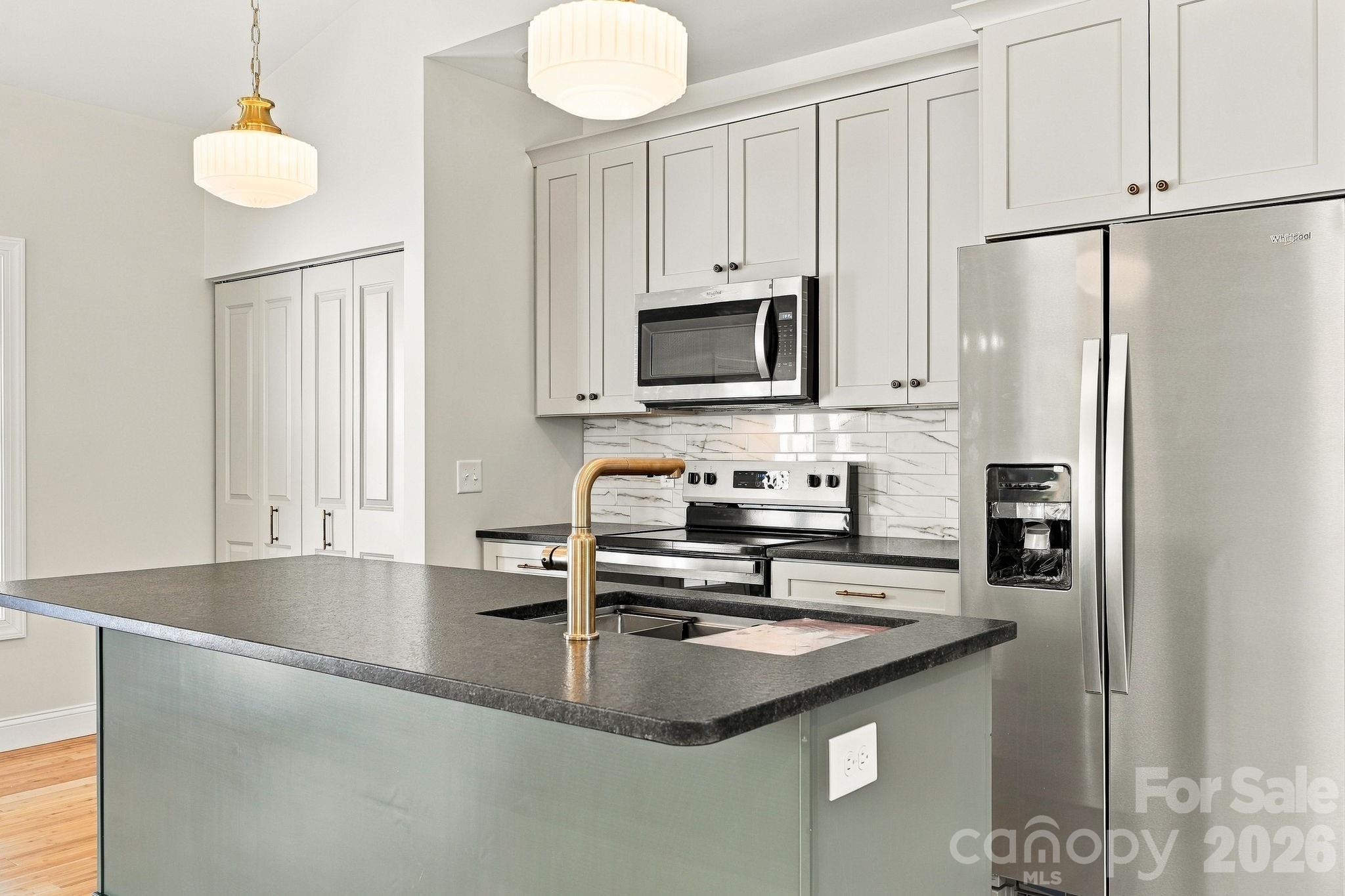 420 Old Wood Lane Property Photo 8