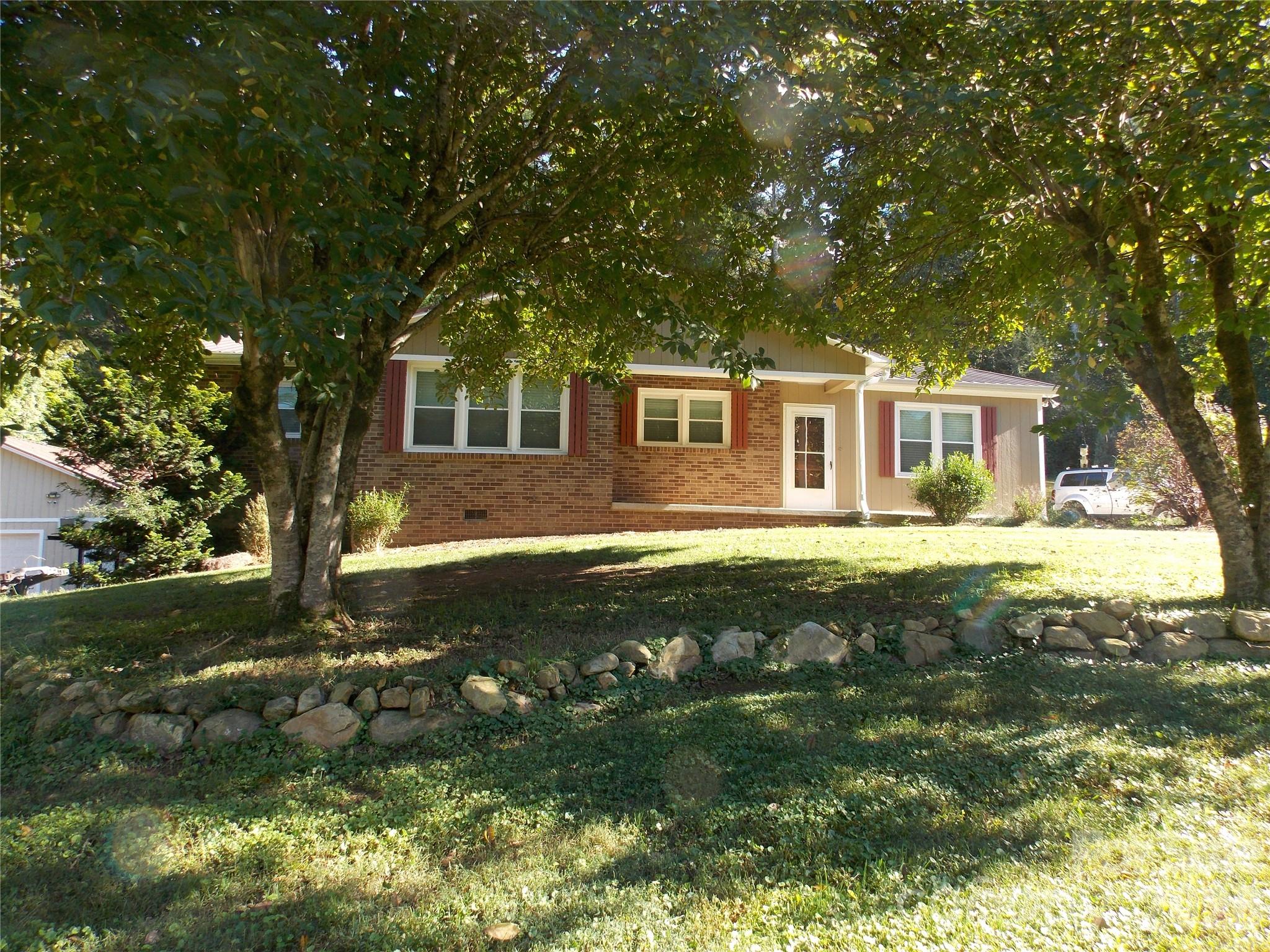 3185 Deerbrook Road Property Photo 1