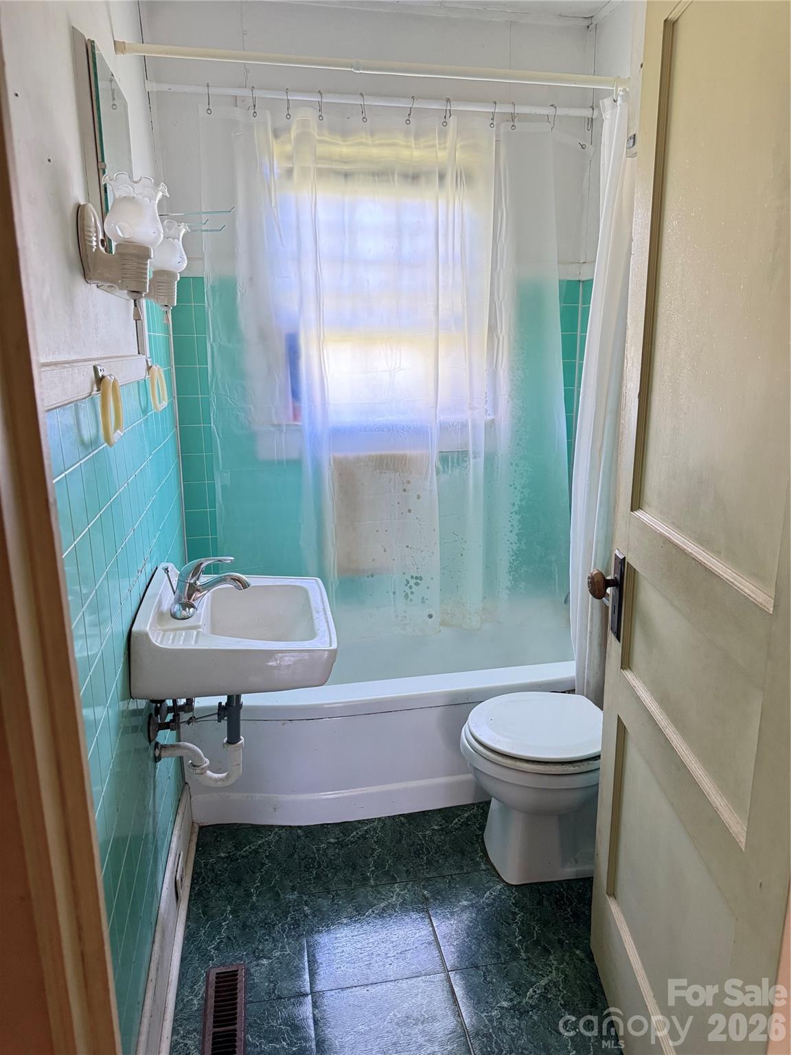 1650 Berkley Street Property Photo 10