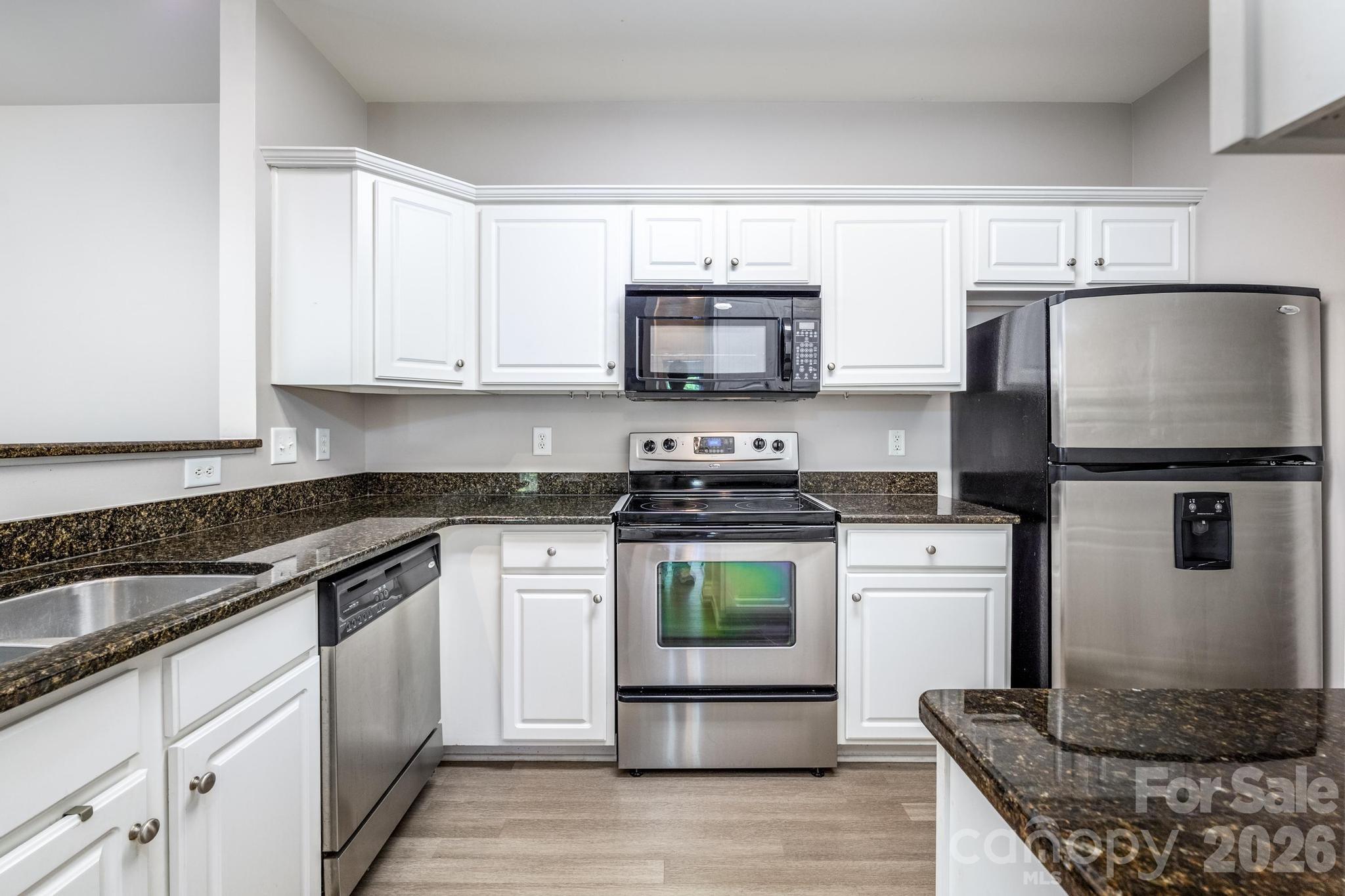 16638 Amberside Road Property Photo 7