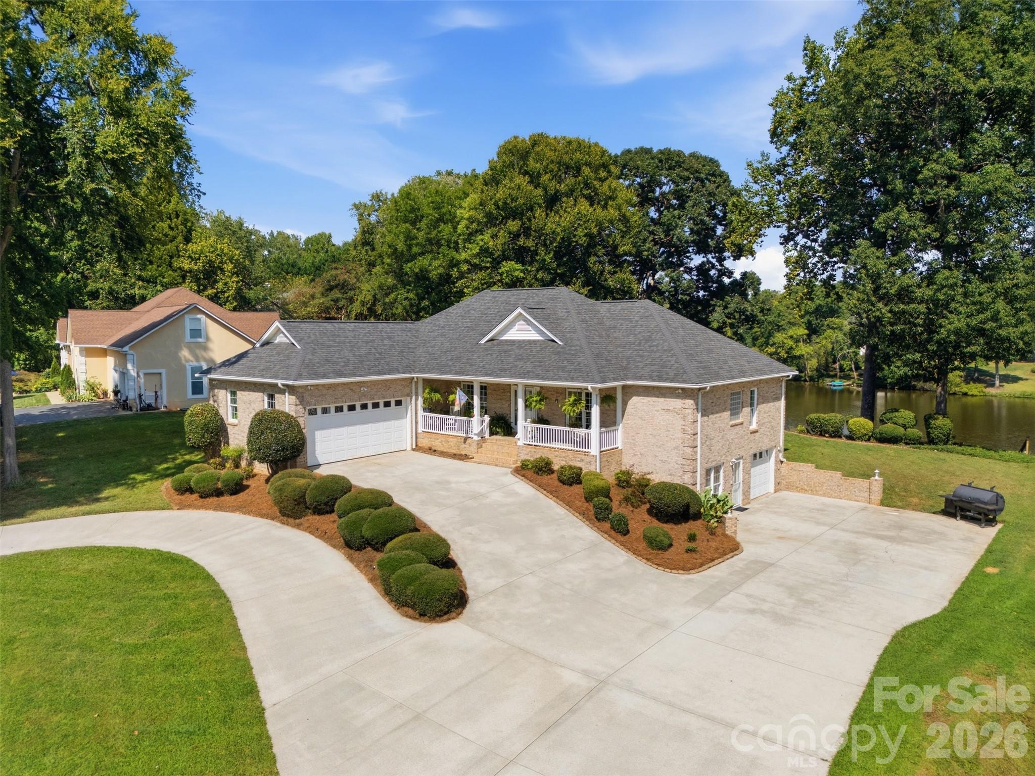 401 Armstrong Drive Property Photo 1