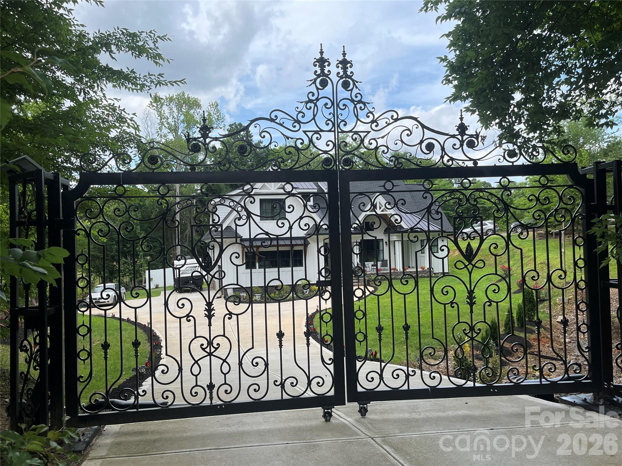 900 Houston Heights Road Property Photo 1