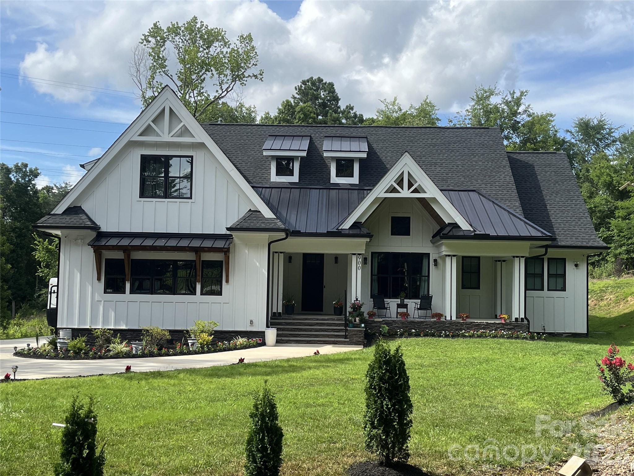900 Houston Heights Road Property Photo 1