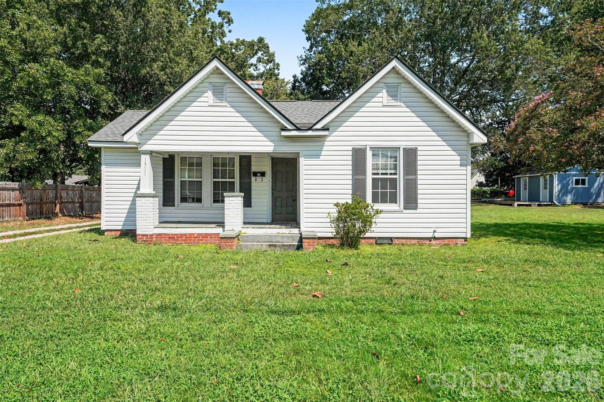1911 Central Drive Property Photo 1