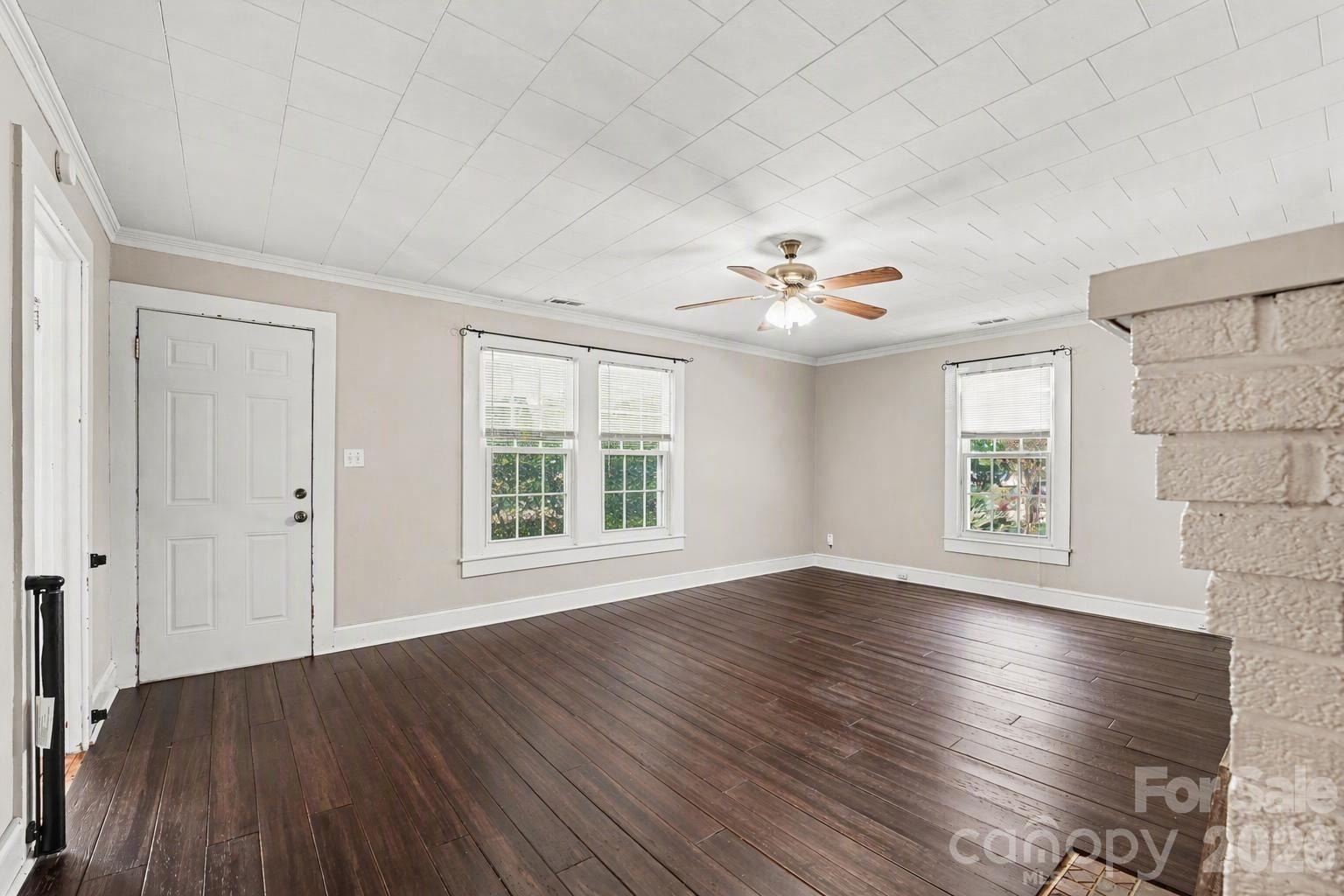 1911 Central Drive Property Photo 5