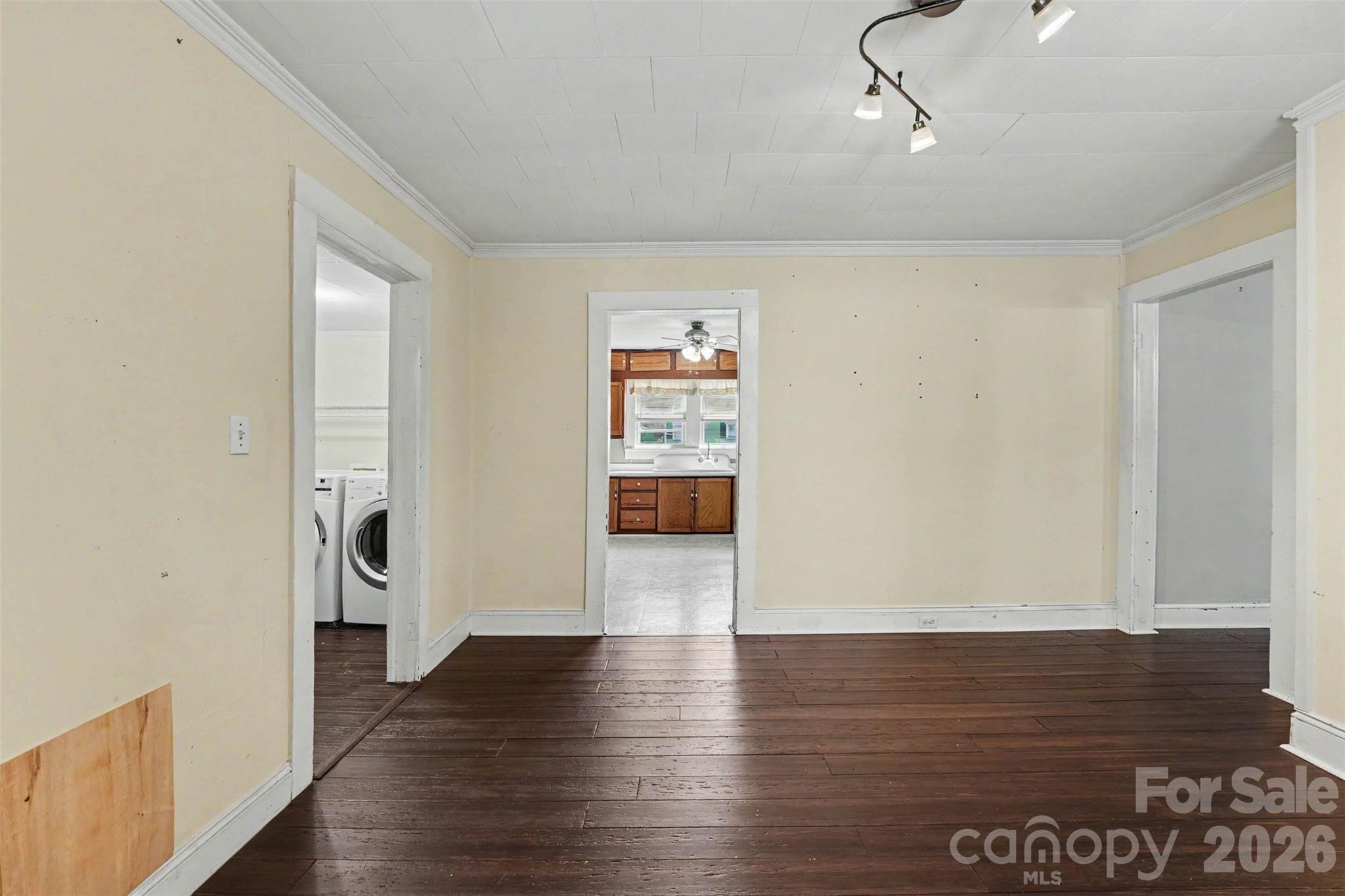 1911 Central Drive Property Photo 6