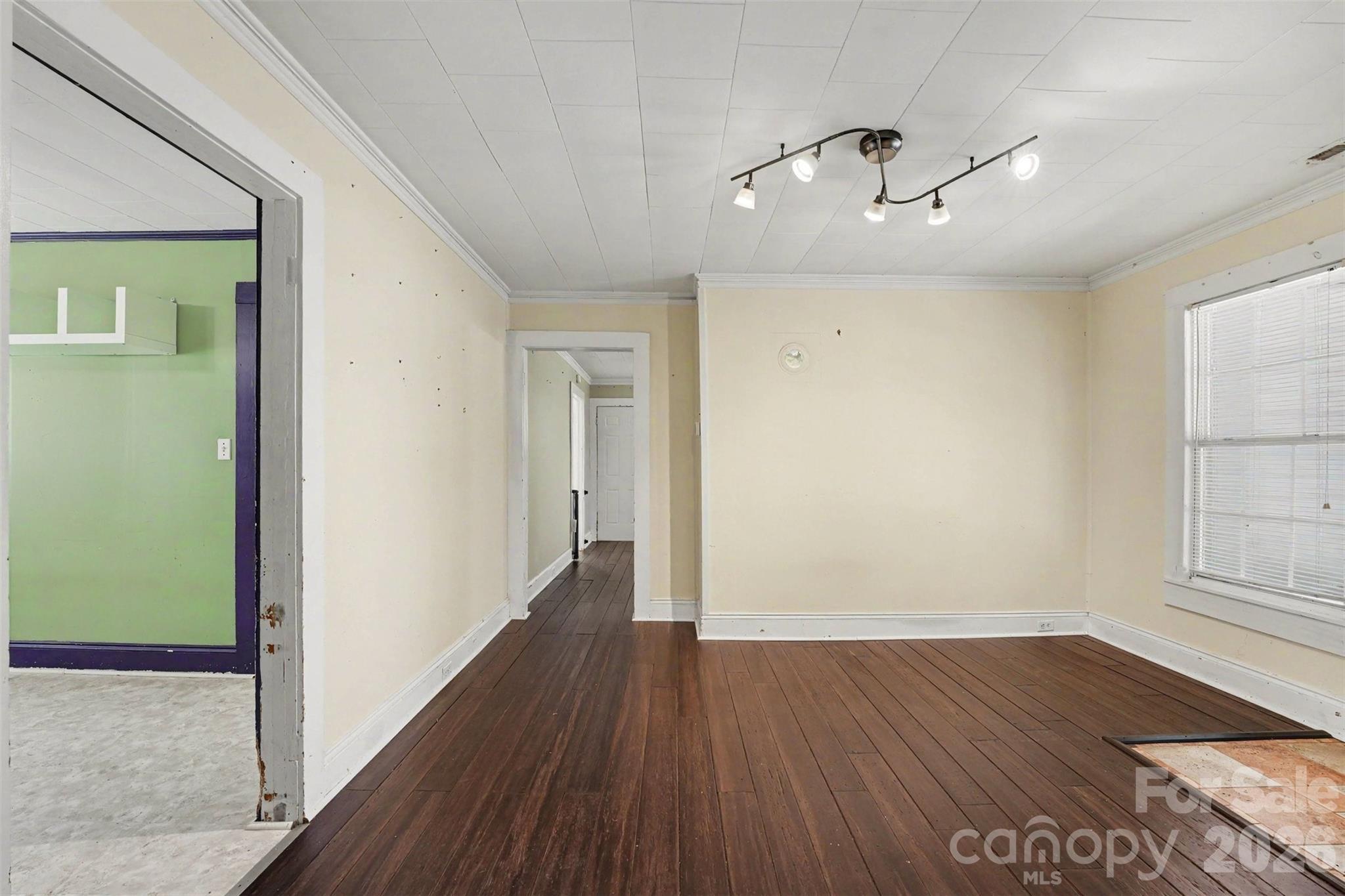 1911 Central Drive Property Photo 7