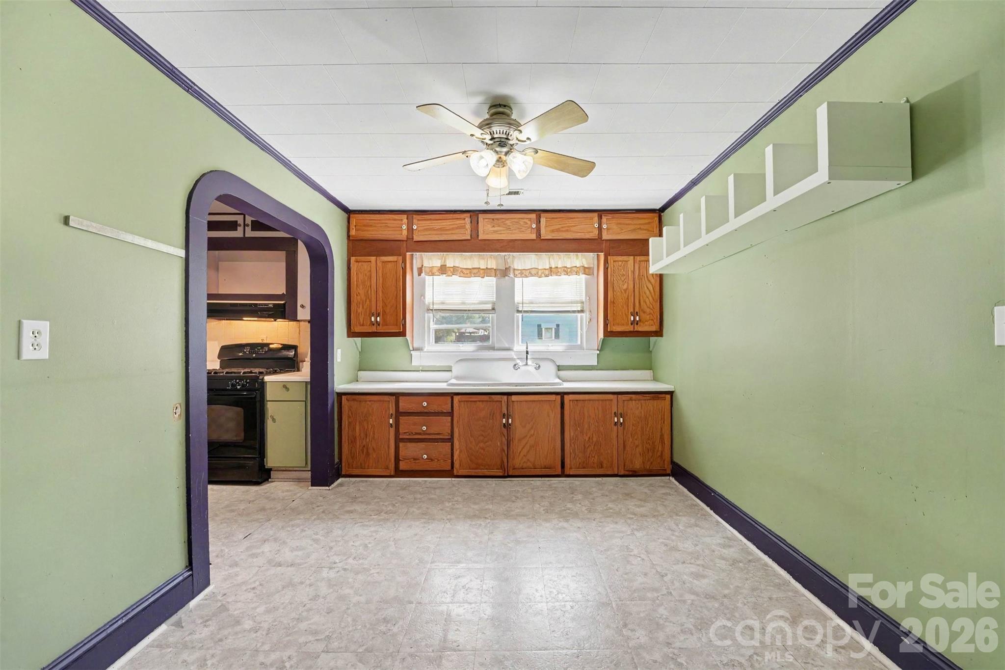 1911 Central Drive Property Photo 8