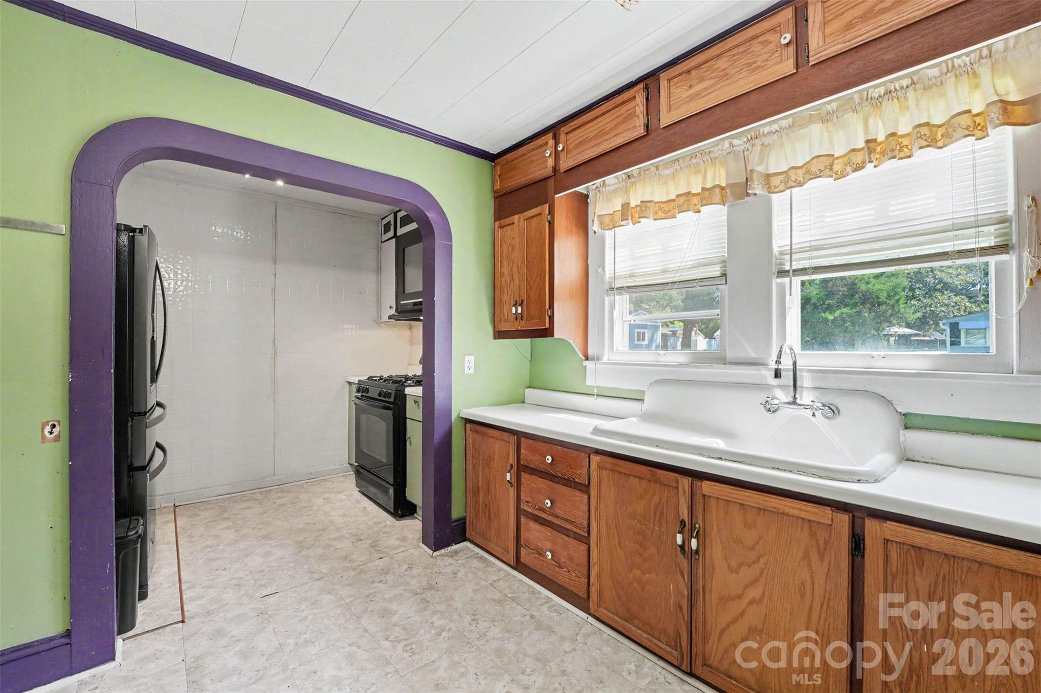 1911 Central Drive Property Photo 9