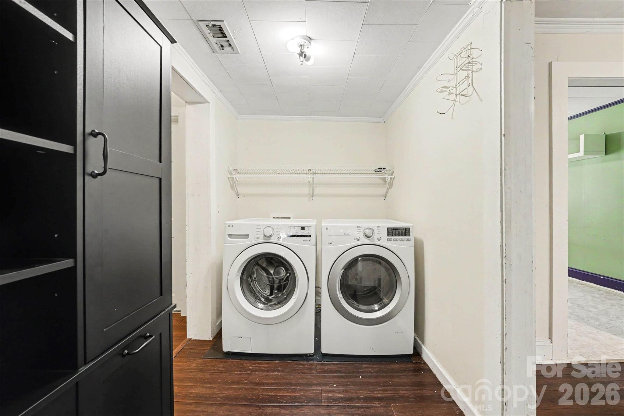 1911 Central Drive Property Photo 10