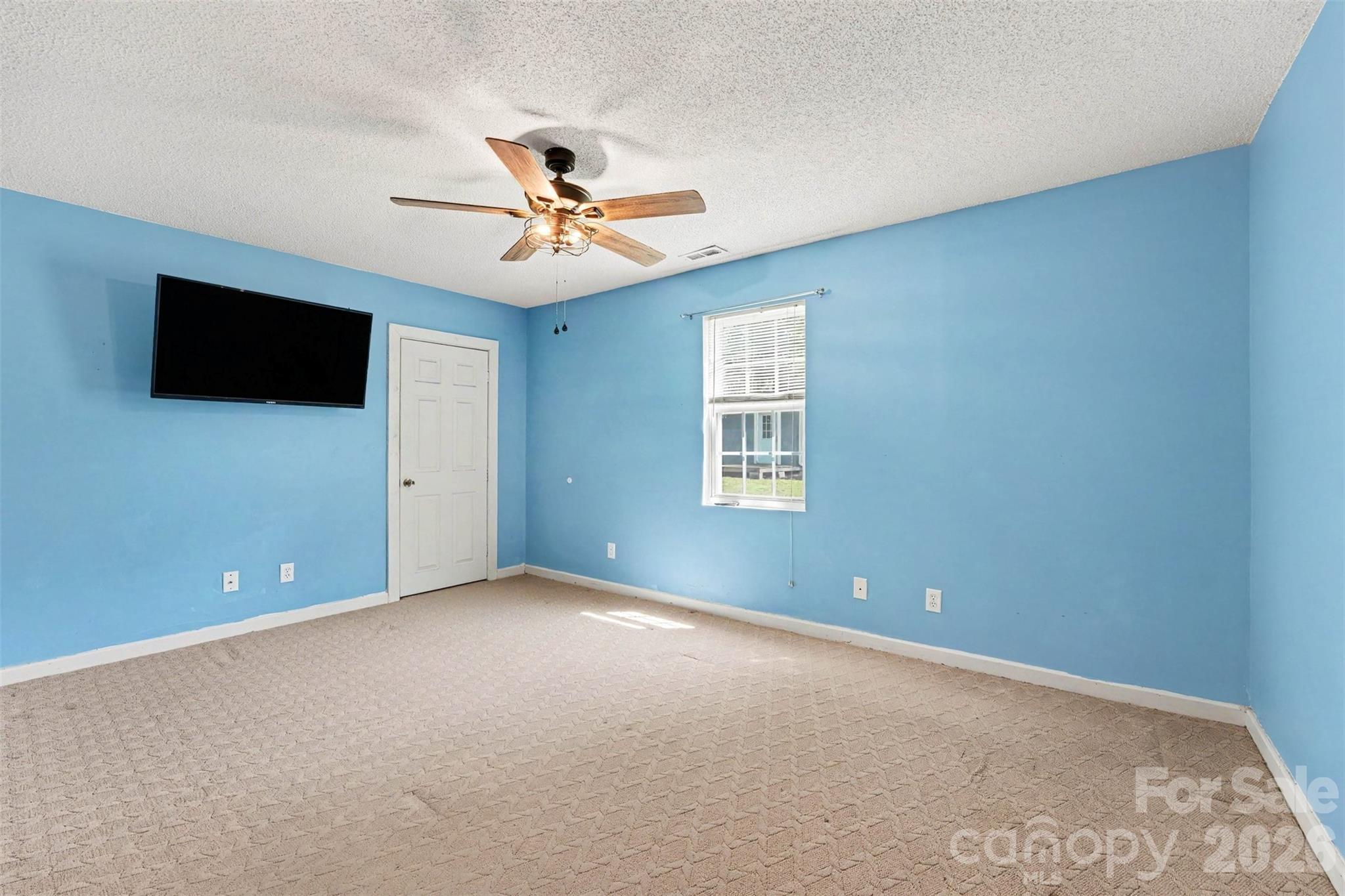 1911 Central Drive Property Photo 11