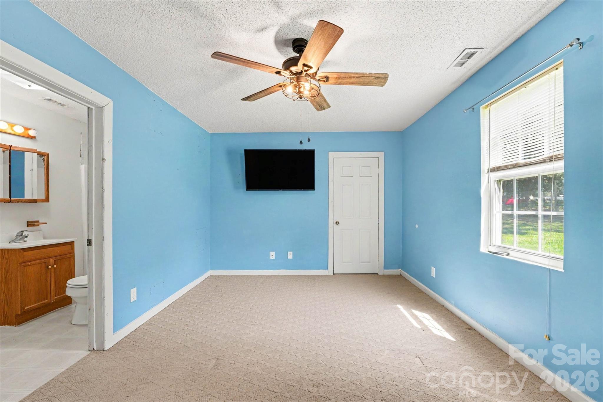 1911 Central Drive Property Photo 12