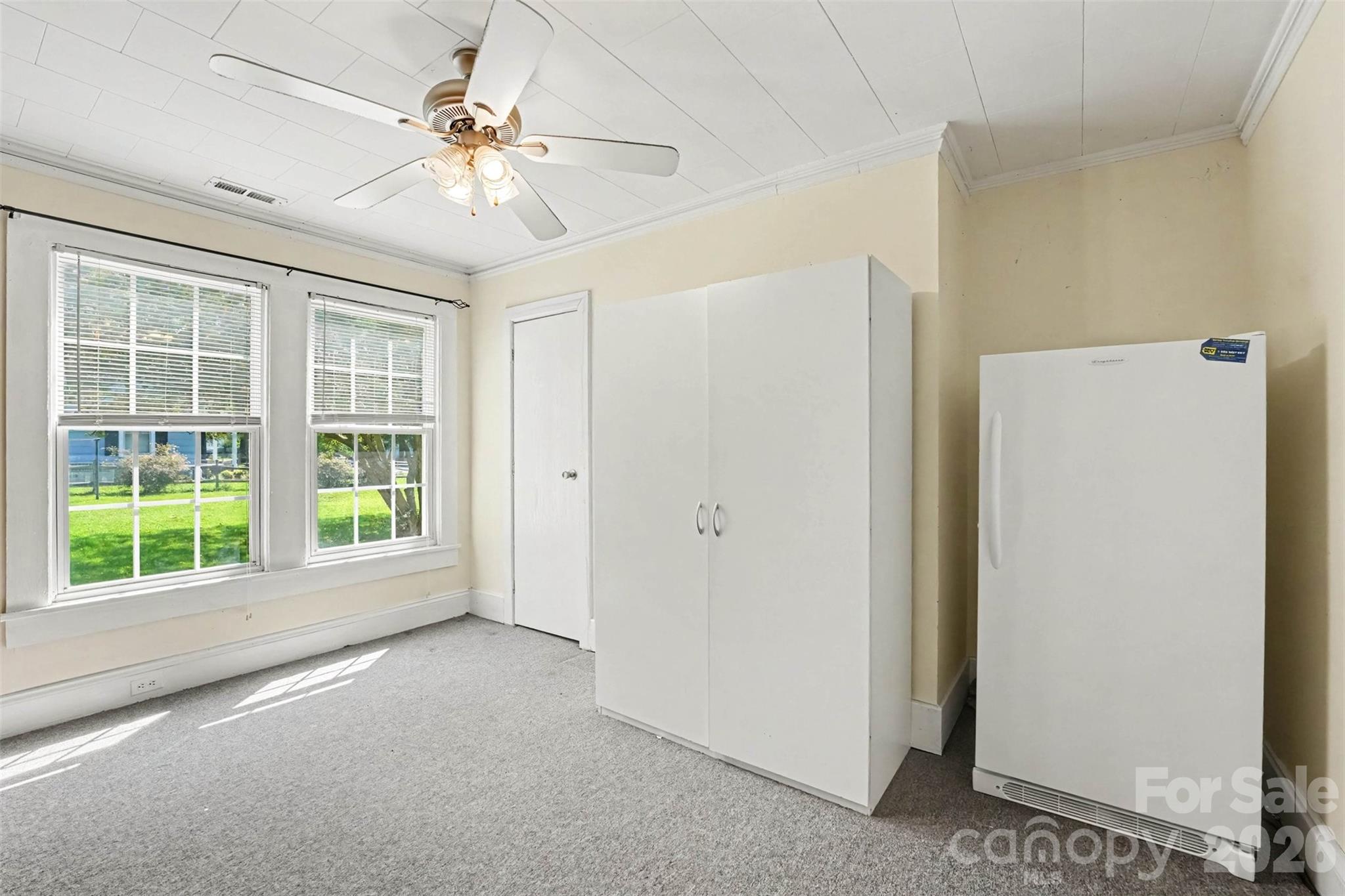 1911 Central Drive Property Photo 16
