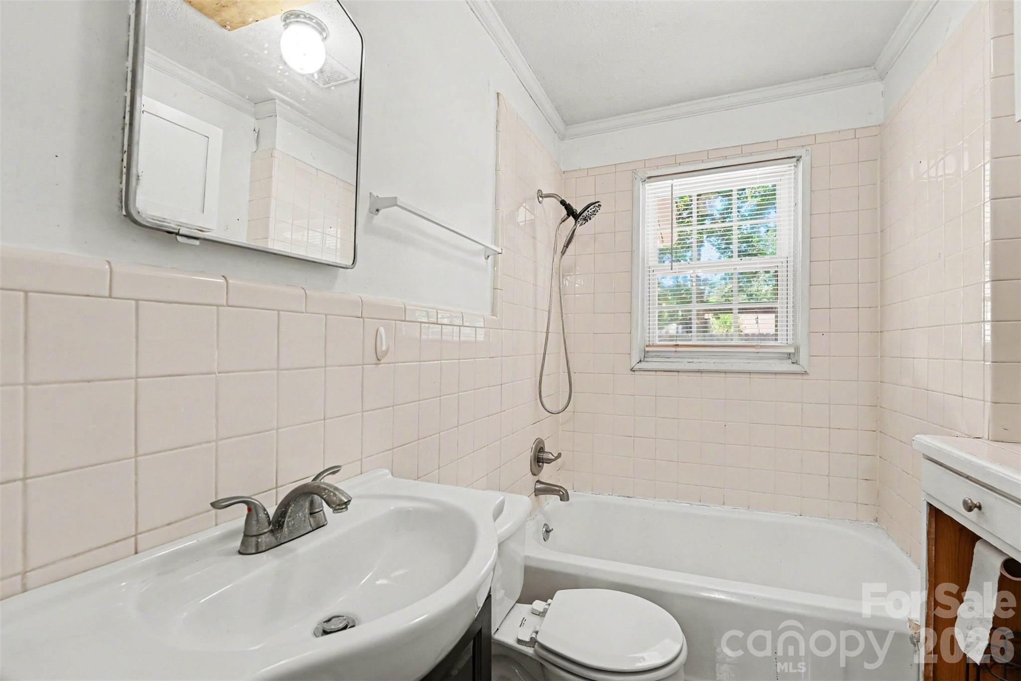 1911 Central Drive Property Photo 18