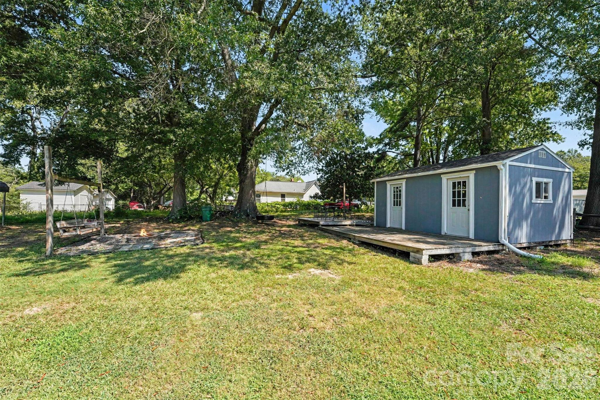 1911 Central Drive Property Photo 19