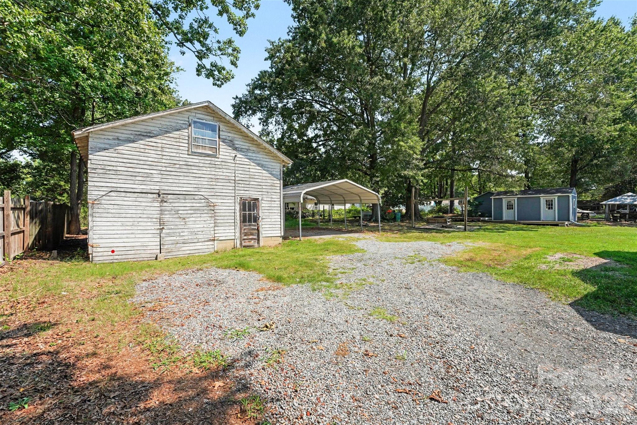 1911 Central Drive Property Photo 22