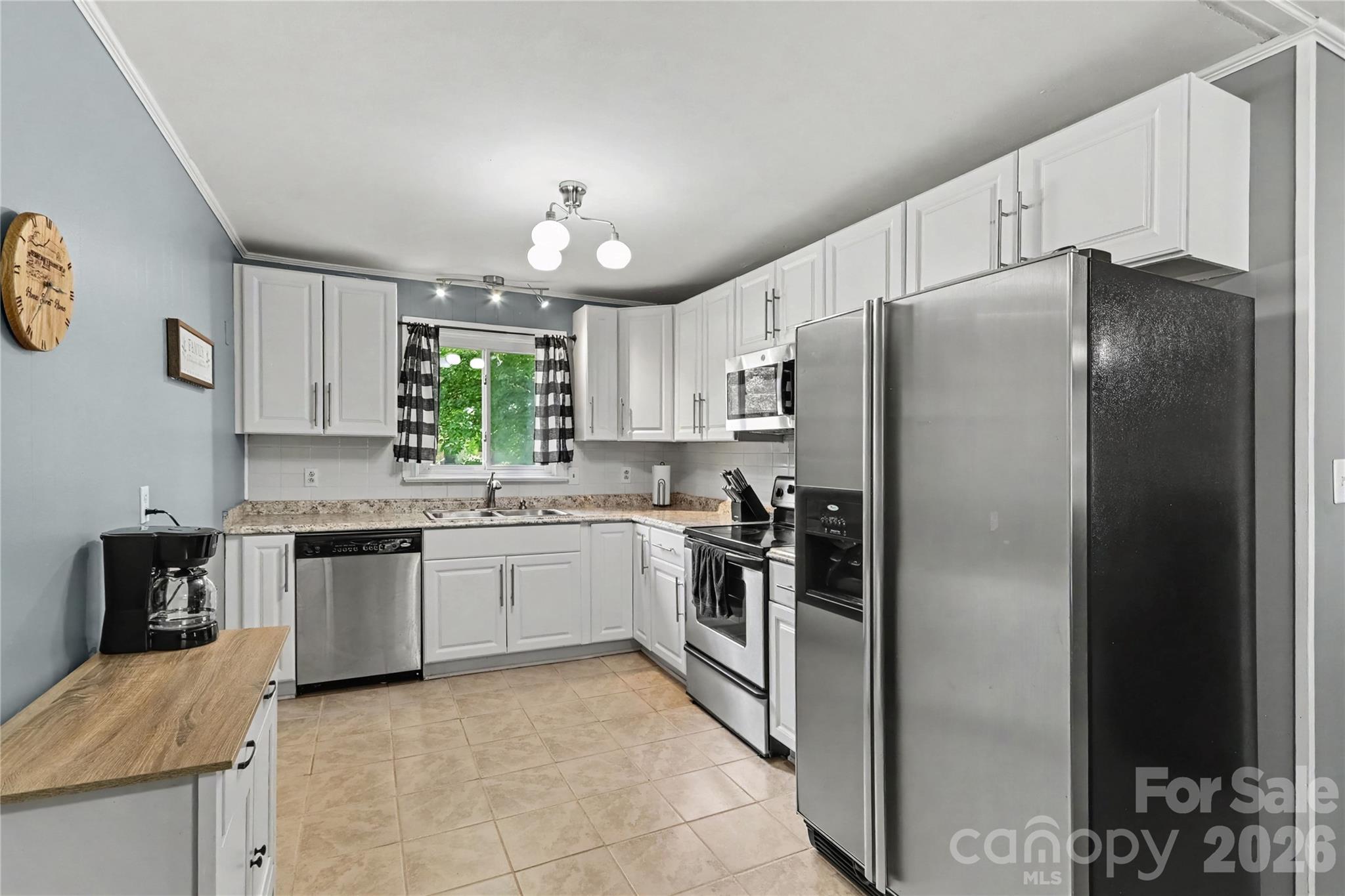 9909 Sunway Drive Property Photo 11