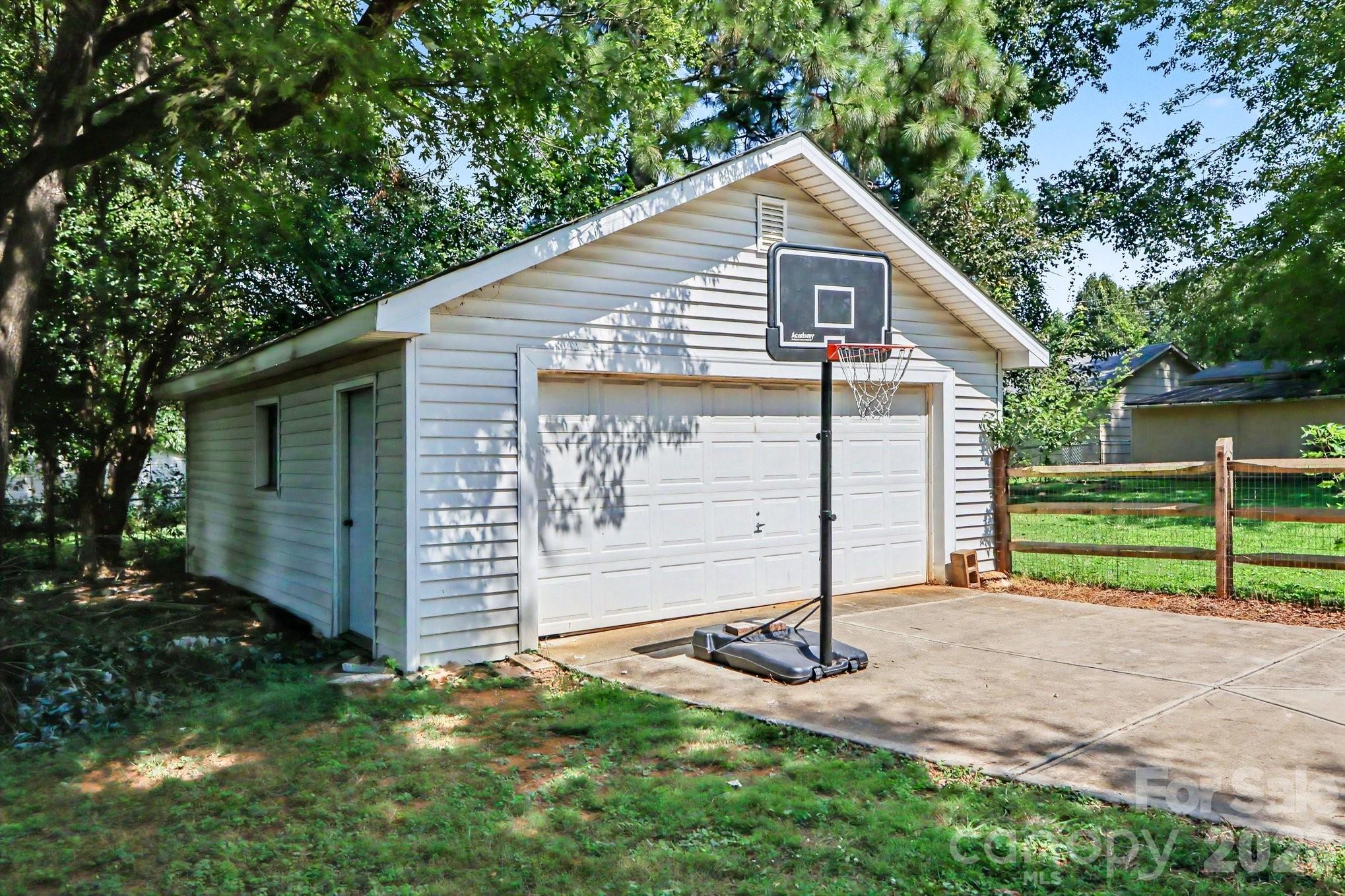 9909 Sunway Drive Property Photo 31