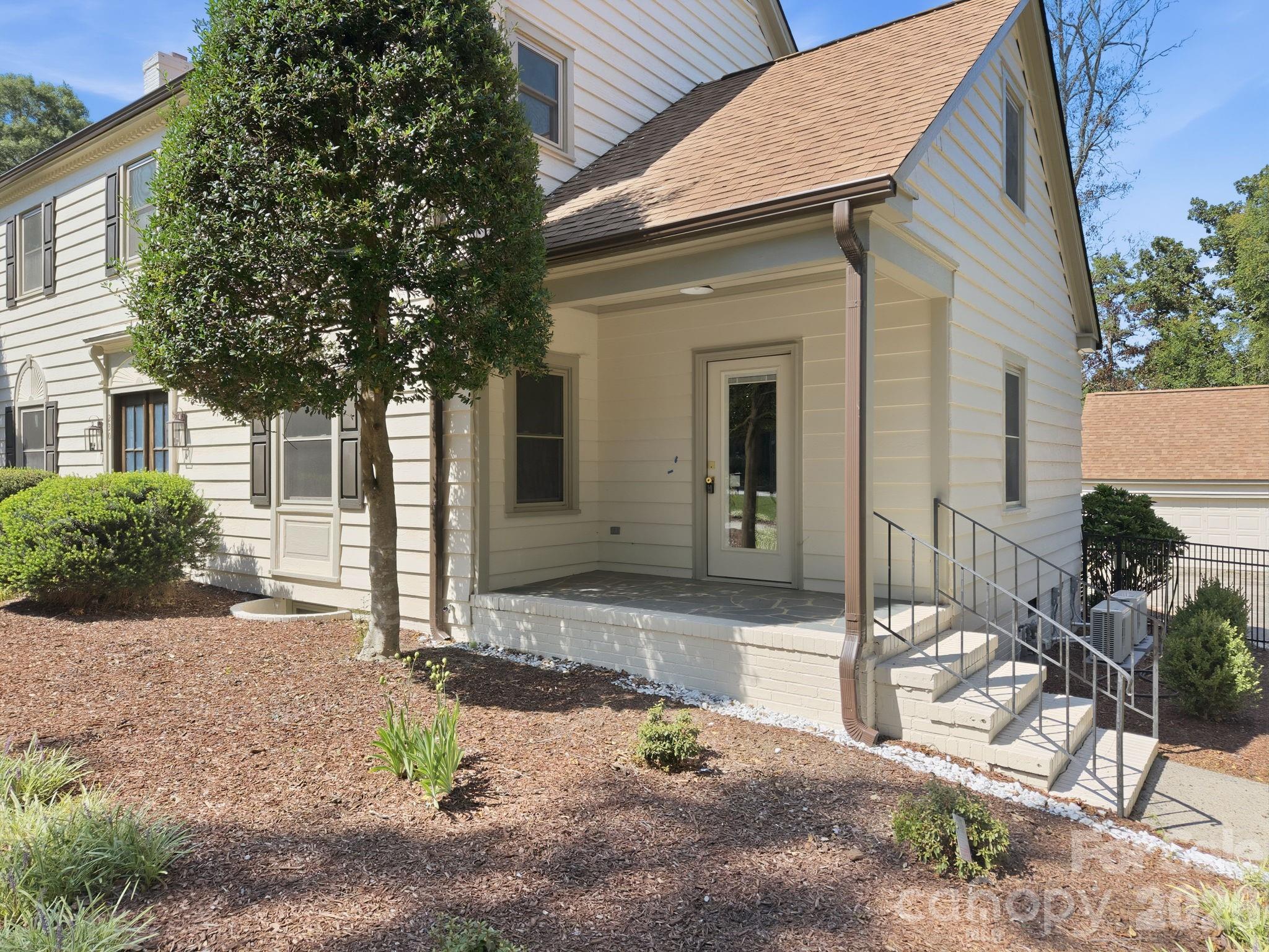 230 Confederate Avenue Property Photo 3