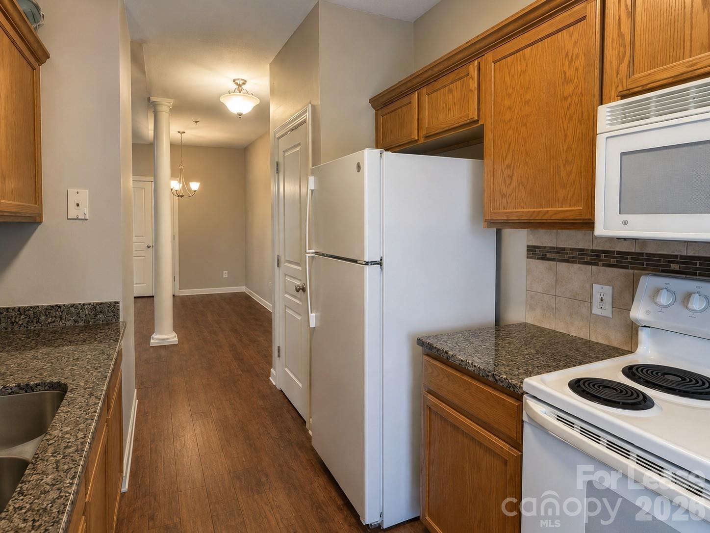 18710 Oakhurst Boulevard 3a Property Photo 4