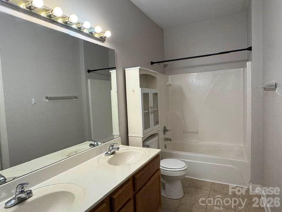 18710 Oakhurst Boulevard 3a Property Photo 13