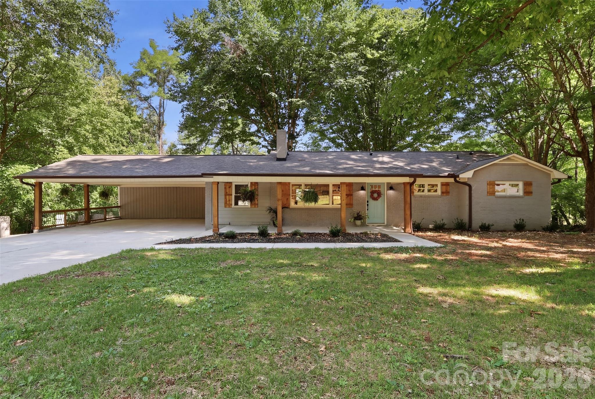 334 Country Lane Property Photo 2