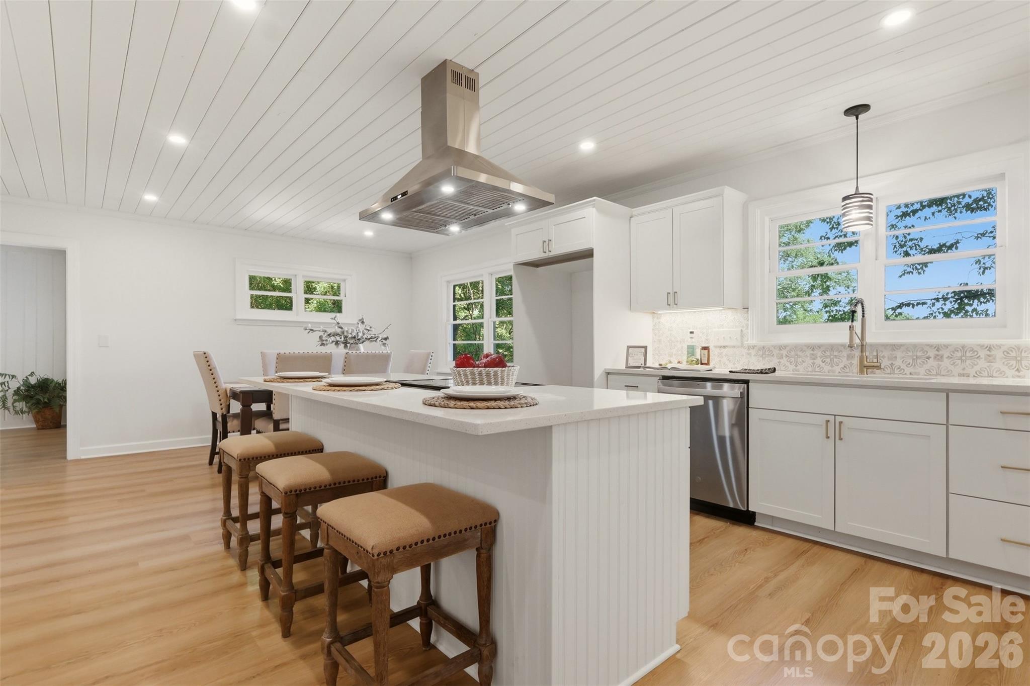 334 Country Lane Property Photo 3