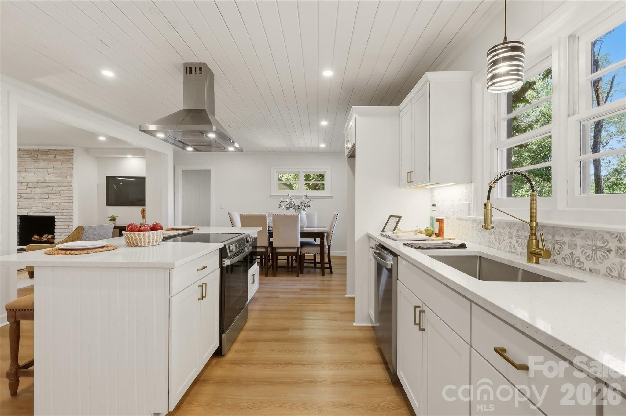 334 Country Lane Property Photo 7