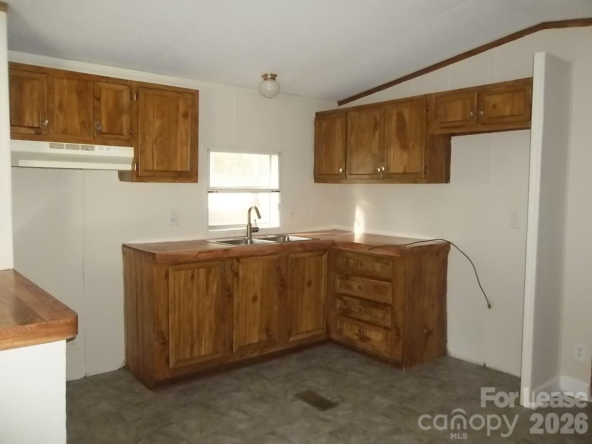 150 Thornwood Lane Property Photo 2