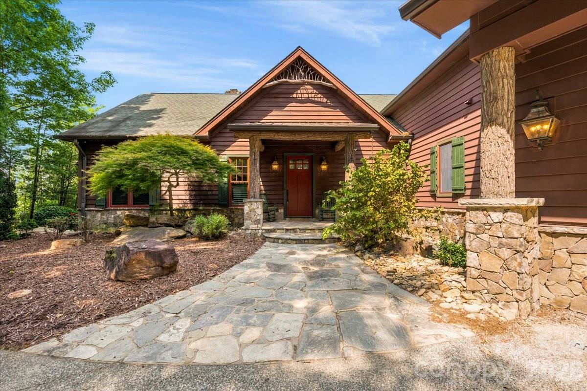 5140 Beech Bluff Drive Property Photo 3