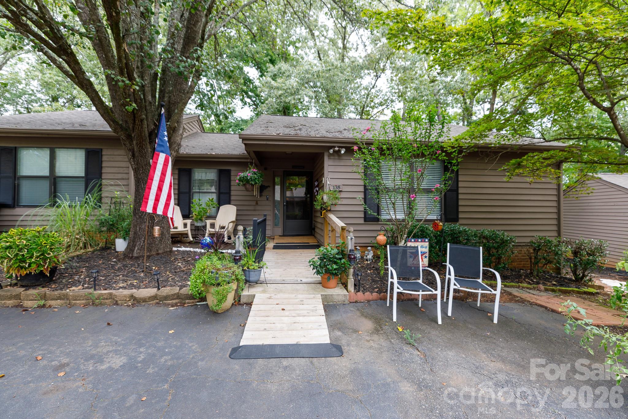 135 Cedar Hollow Street Property Photo 1