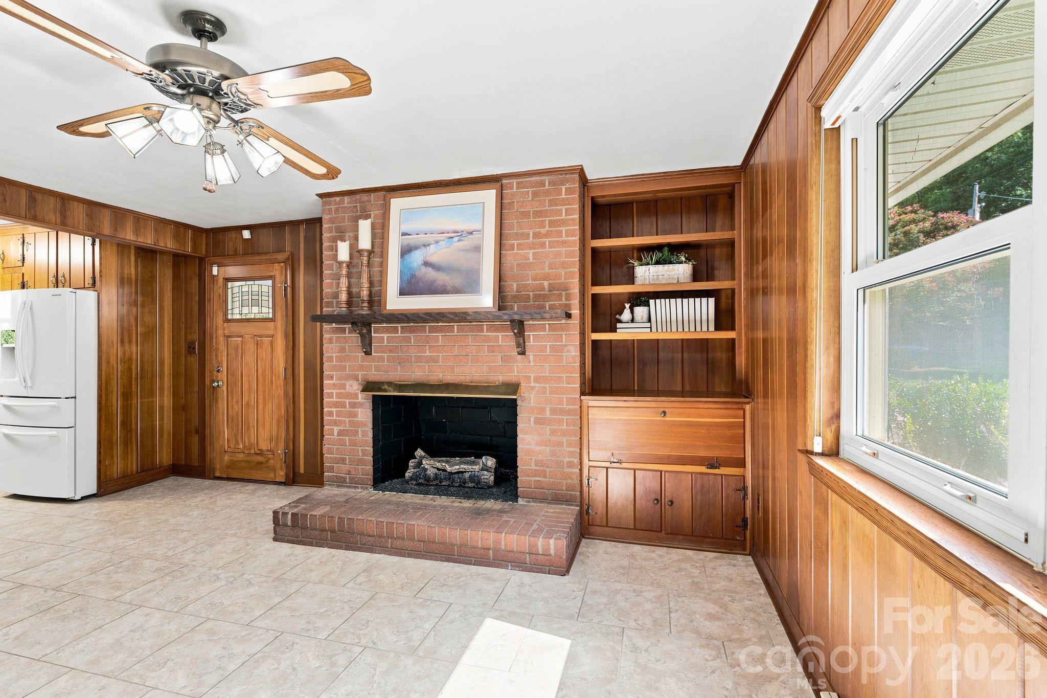 469 Sunset Drive Property Photo 7