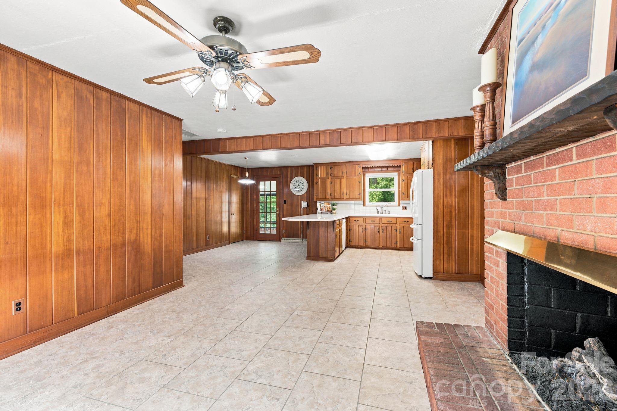 469 Sunset Drive Property Photo 8