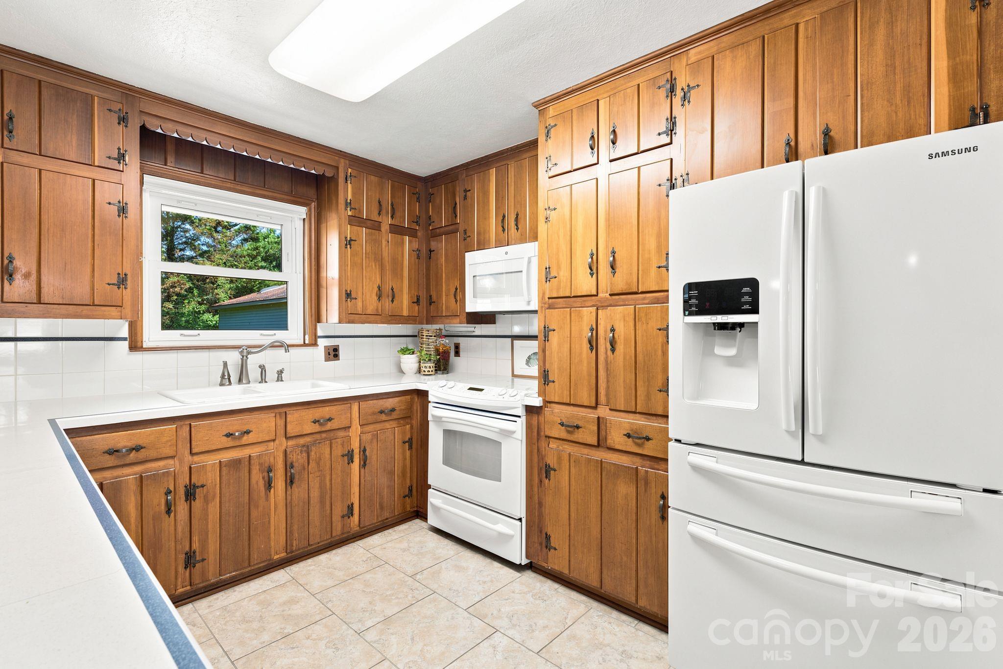 469 Sunset Drive Property Photo 9