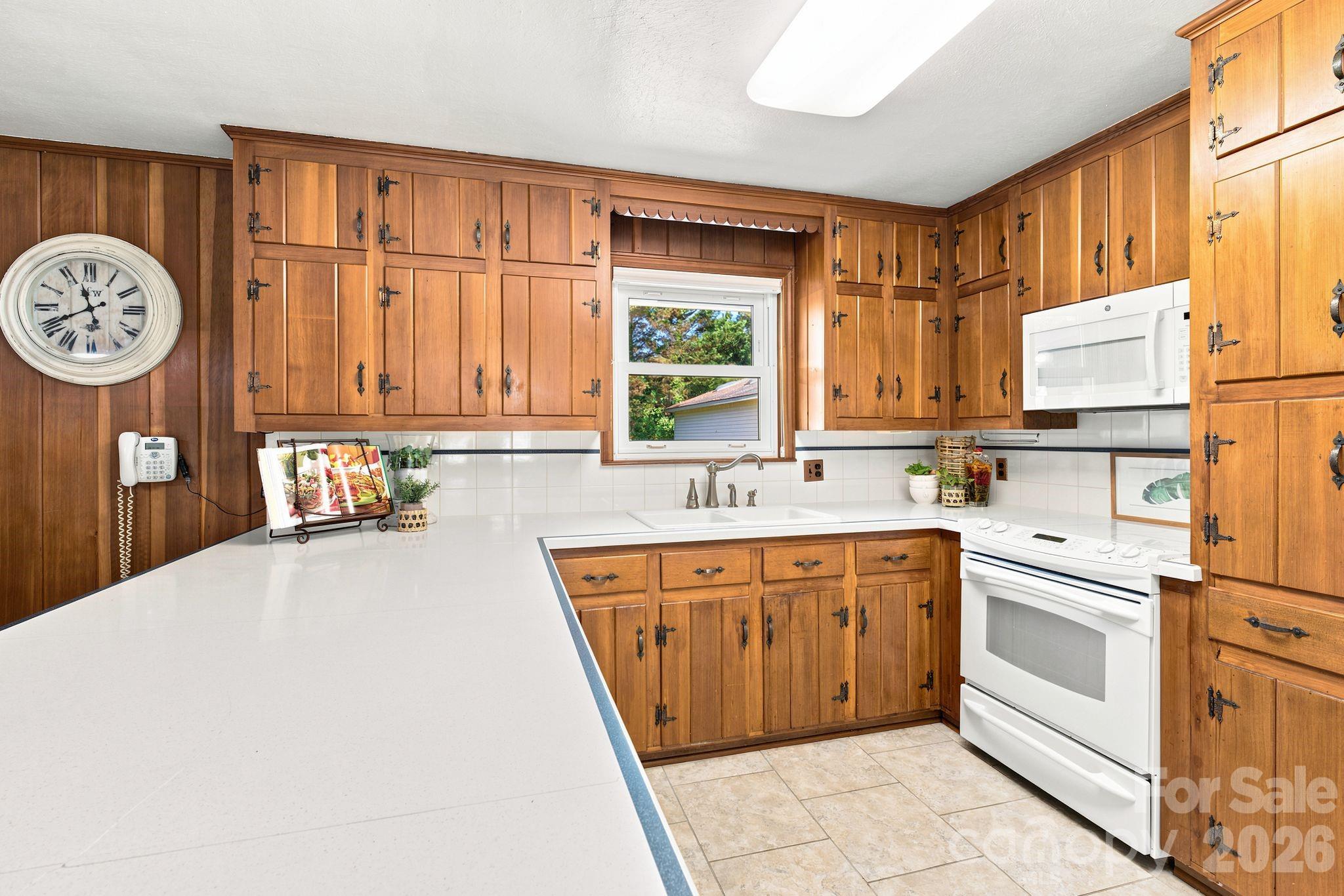 469 Sunset Drive Property Photo 10