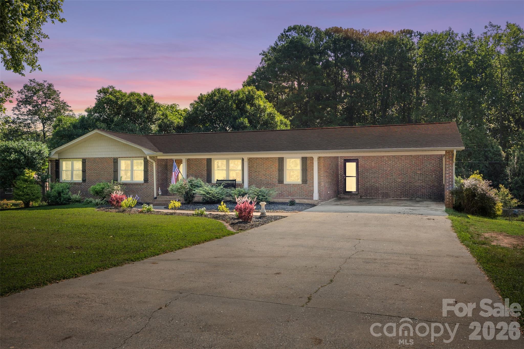 4022 Lynn Circle Property Photo 1