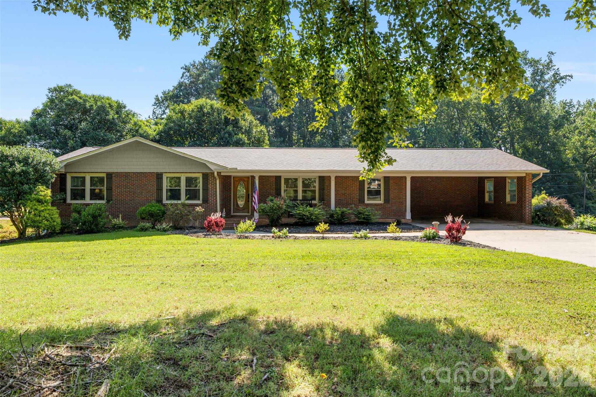 4022 Lynn Circle Property Photo 3