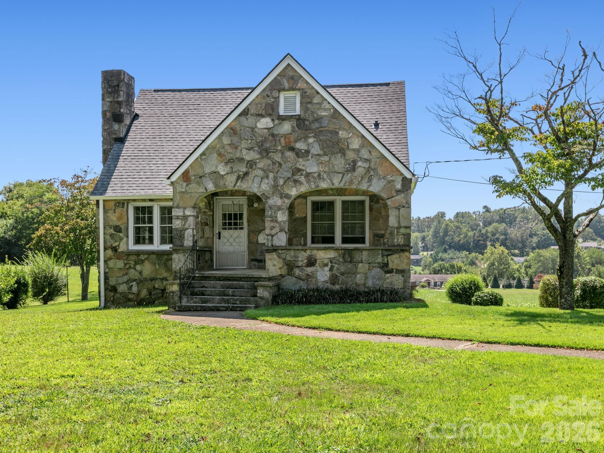 1279 Charlotte Highway Property Photo 1