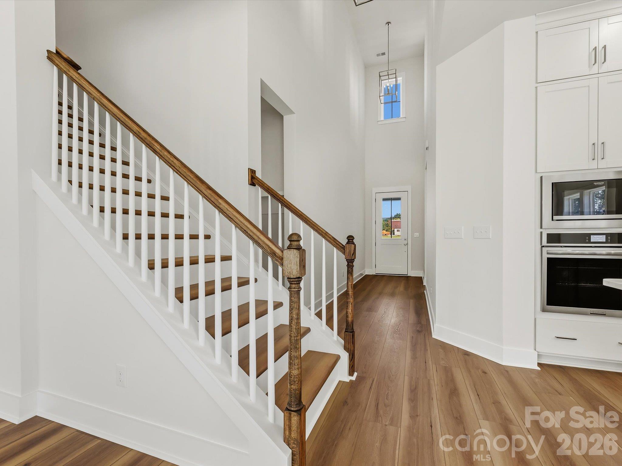 558 Cape Cod Way Property Photo 4
