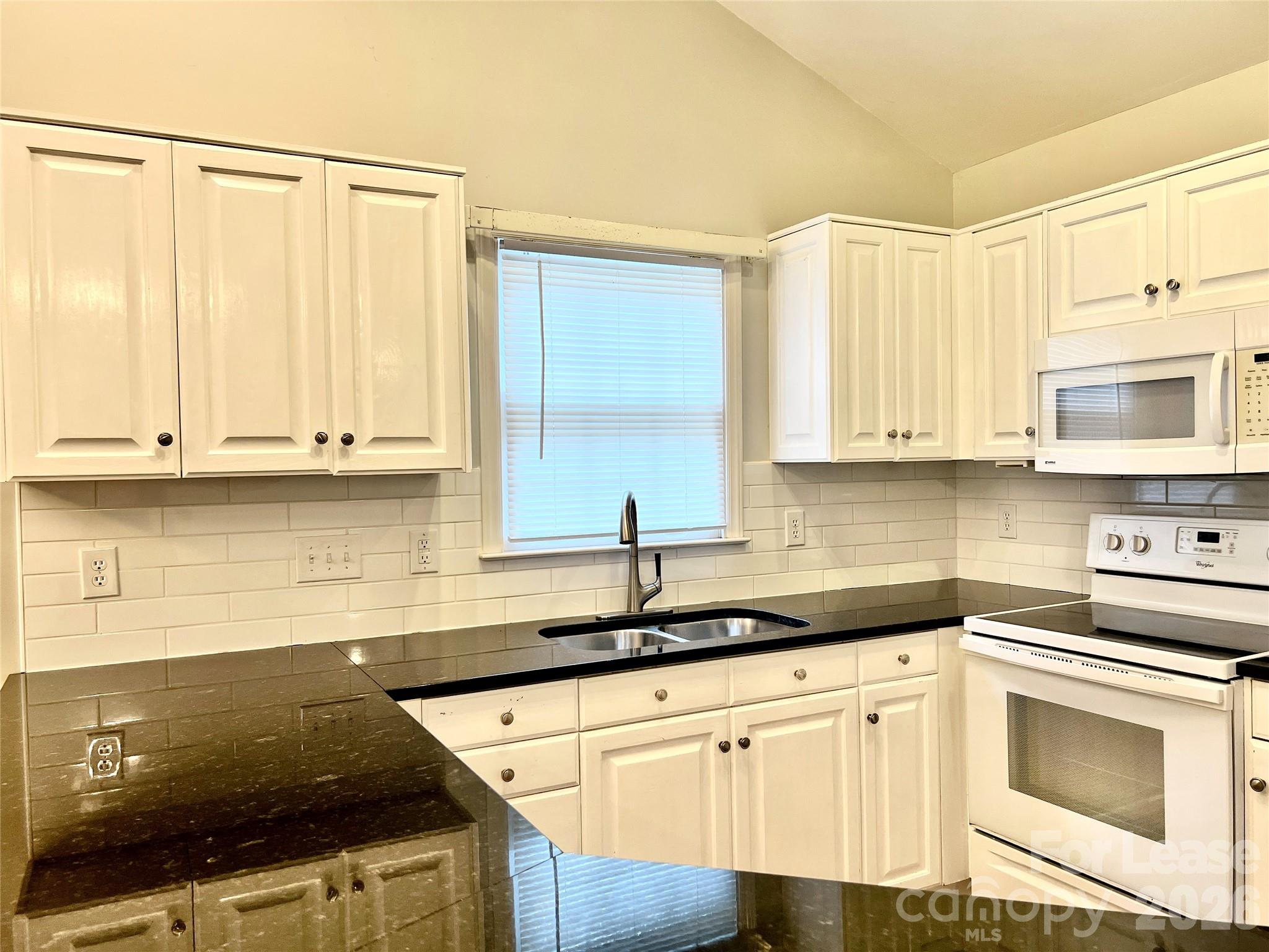 4409 Stonefield Drive Property Photo 3
