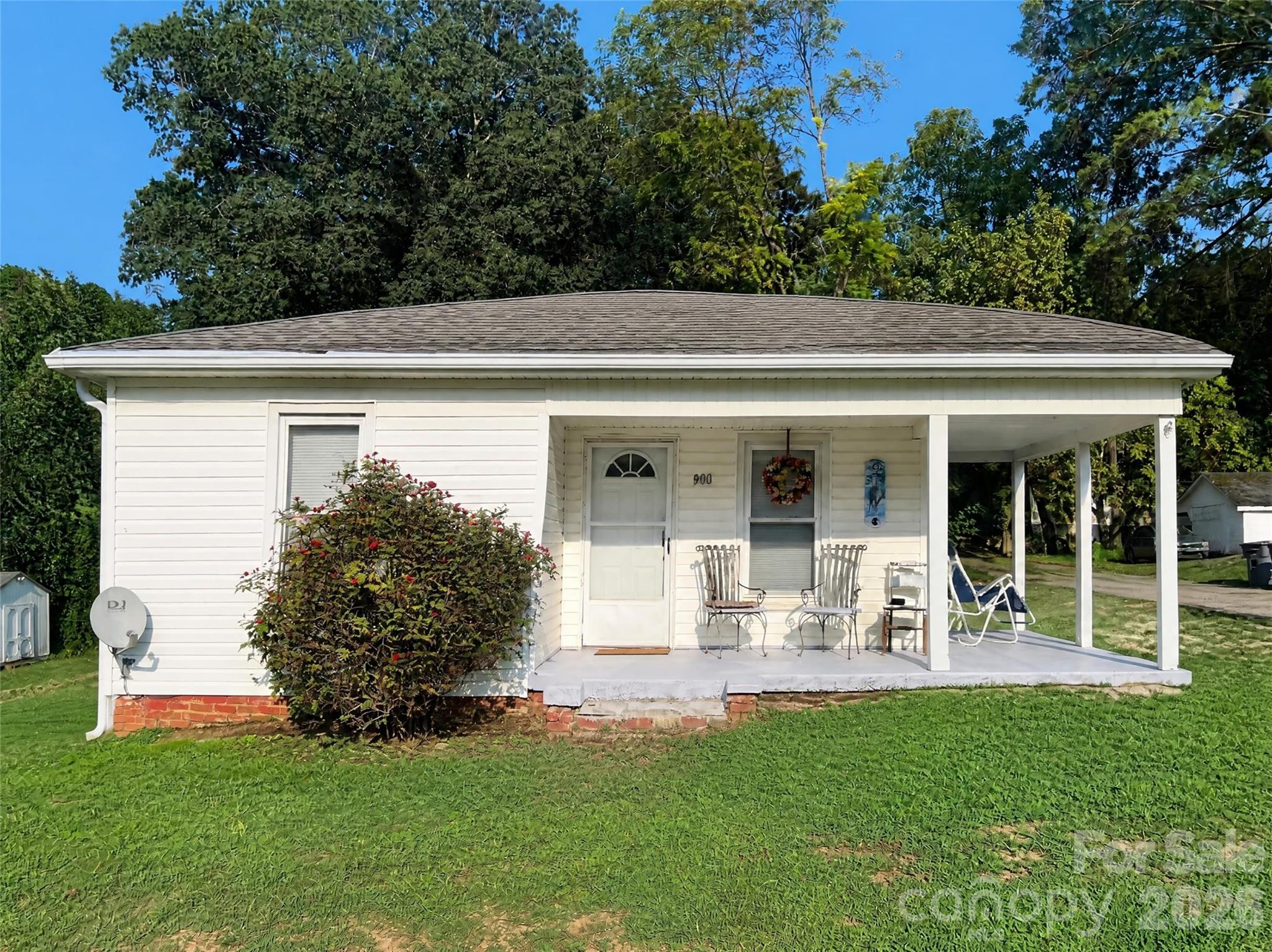 900 Alma Avenue Property Photo 1