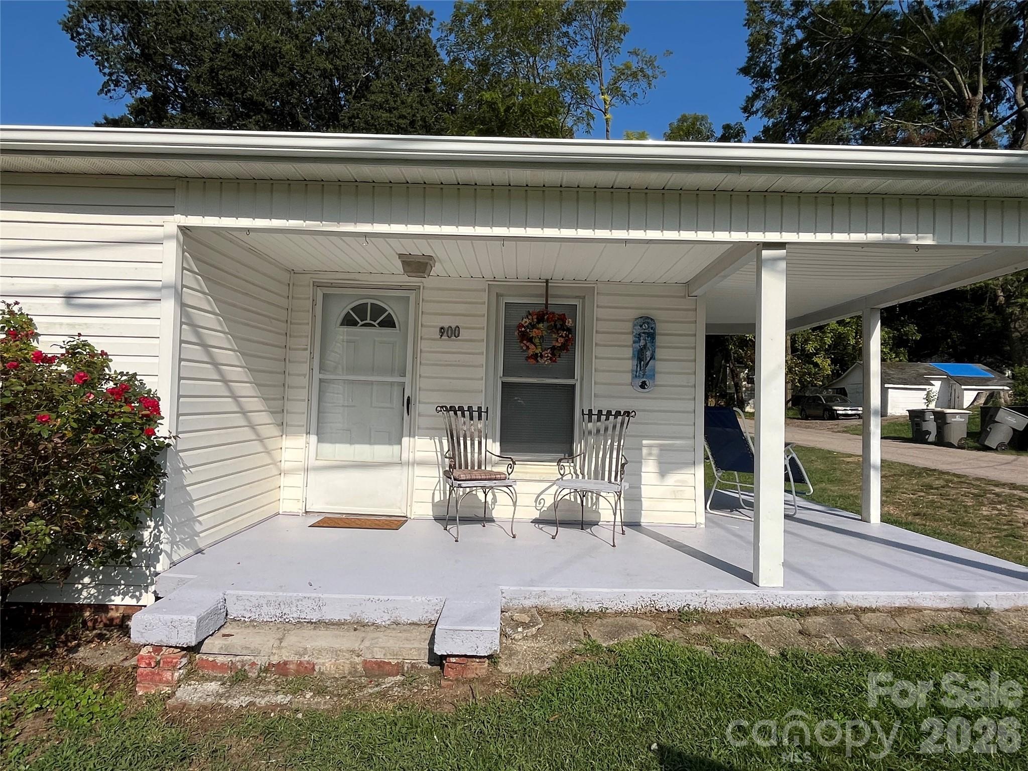 900 Alma Avenue Property Photo 2